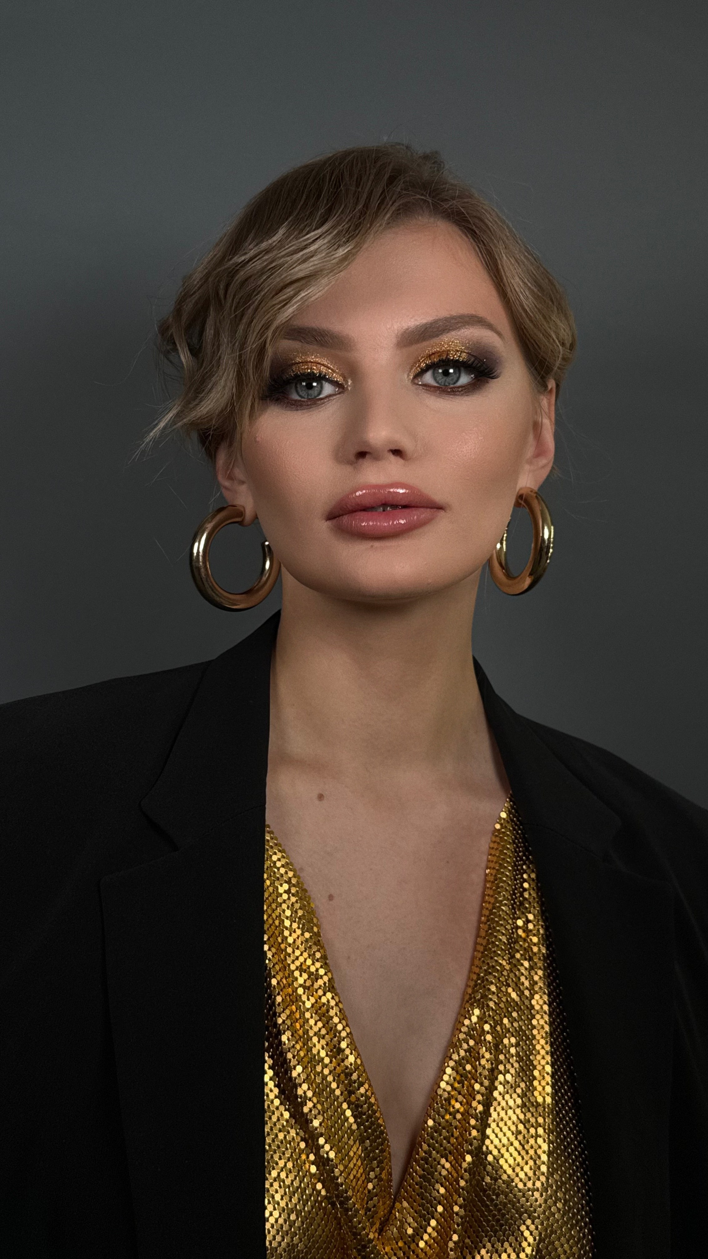 Услуги. Студия визажистов, стилистов по прическам, бровистов и мастеров по ресницам