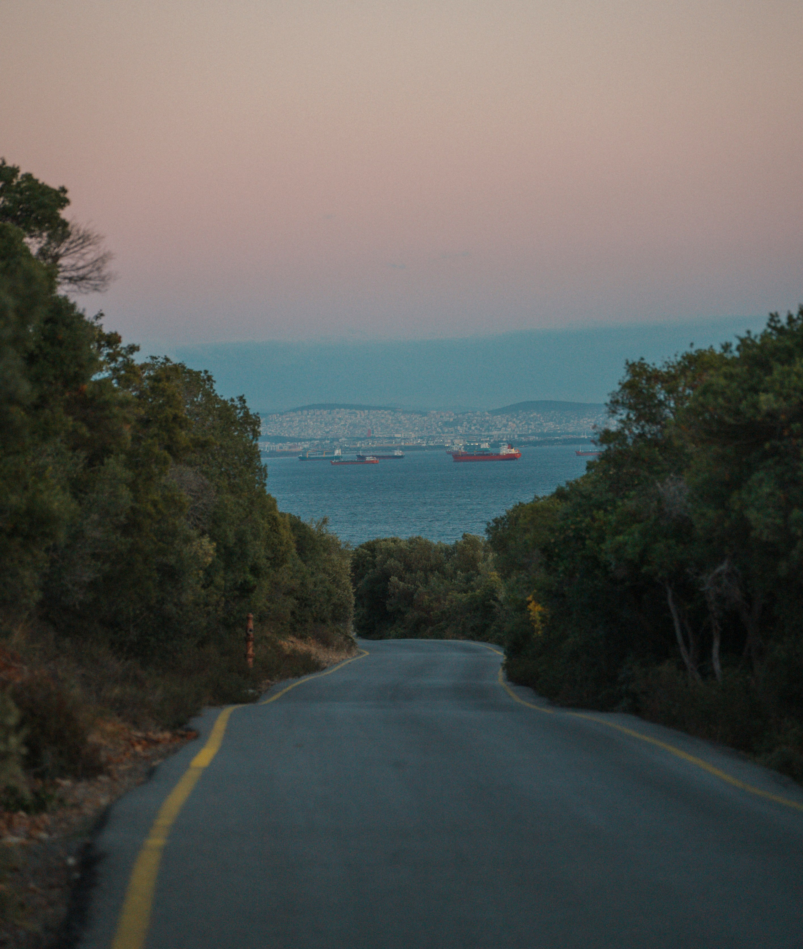 Стрит-фотография, полная абсурда, идиотизма и красоты