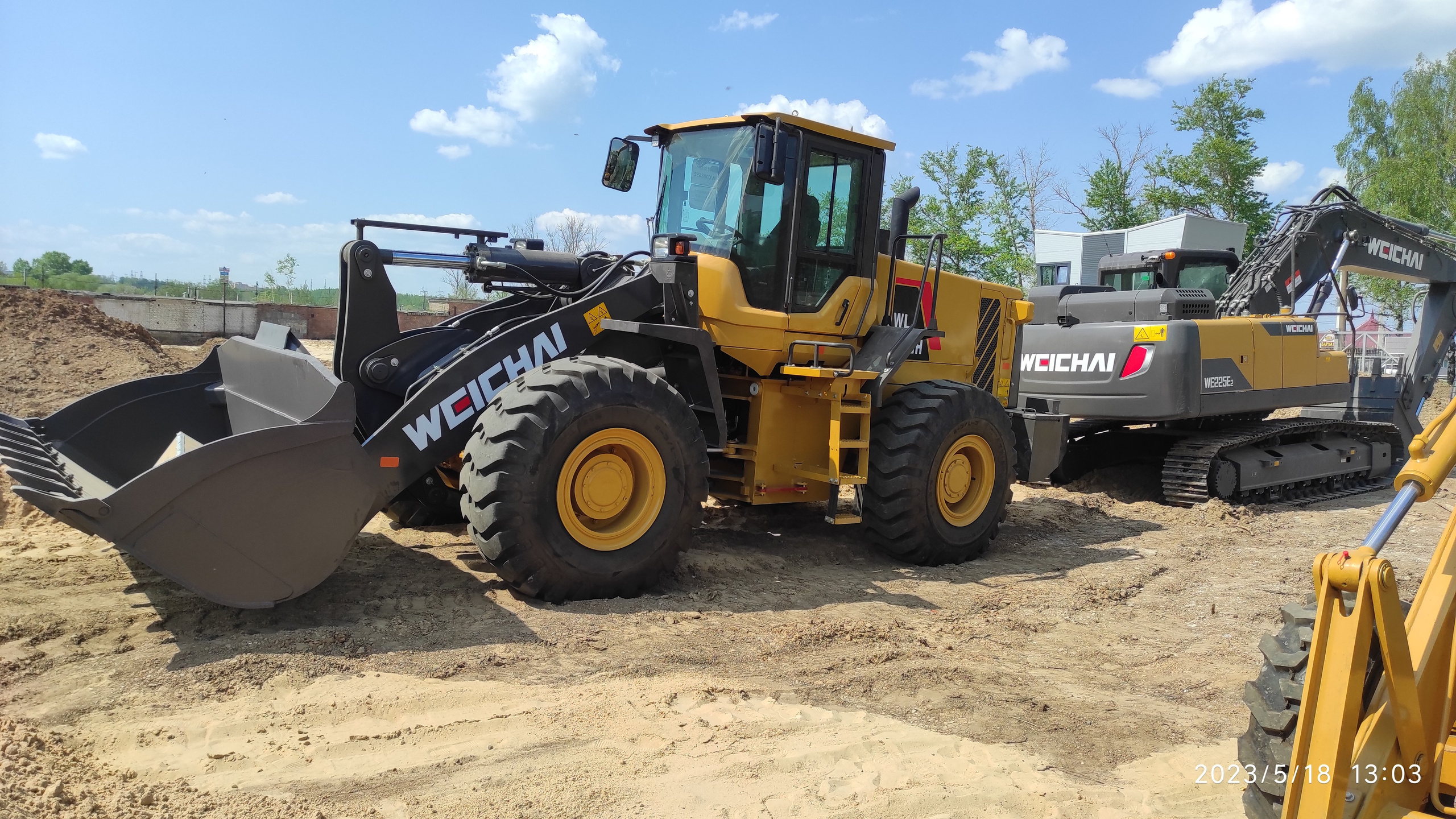 Фото фронт. погр. Weheavy WL856H. Продажа и обслуживание грузовой техники и спецтехники в г. Новосибирск компания СТИ