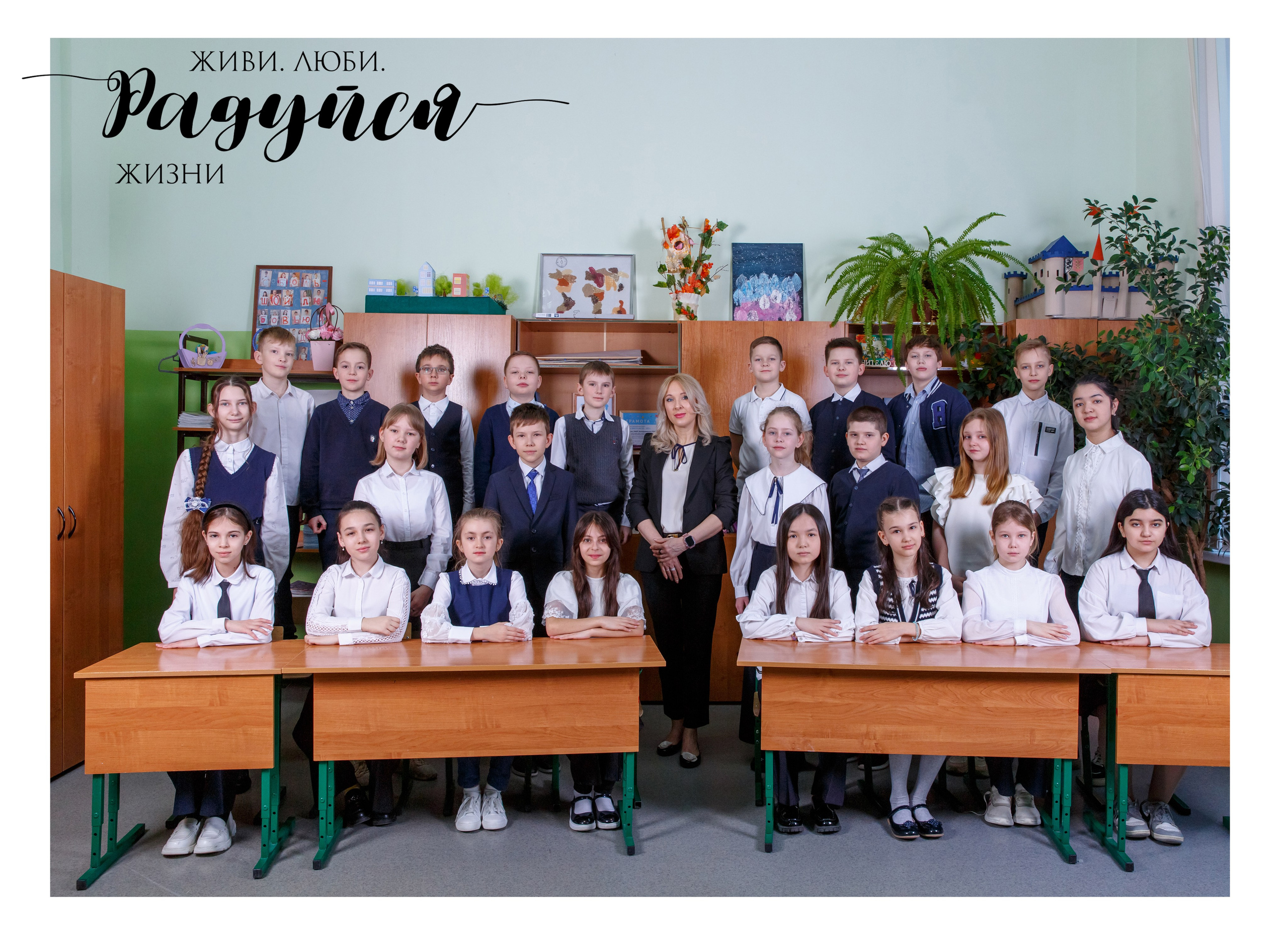 Цена на выпускные альбомы 4 класса. Выпускной альбом в Москве и Домодедово Вышка Школьный фотограф