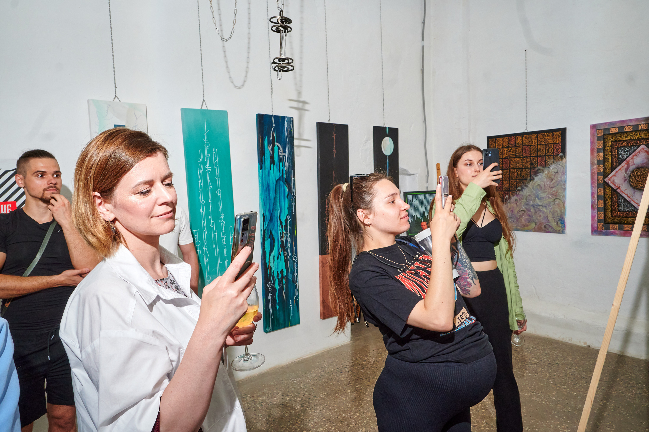 Пластика букв 2.0 открытие в Arthub. Фотограф в Иваново: Каталожная съемка одежды и постельного белья, Wildberries