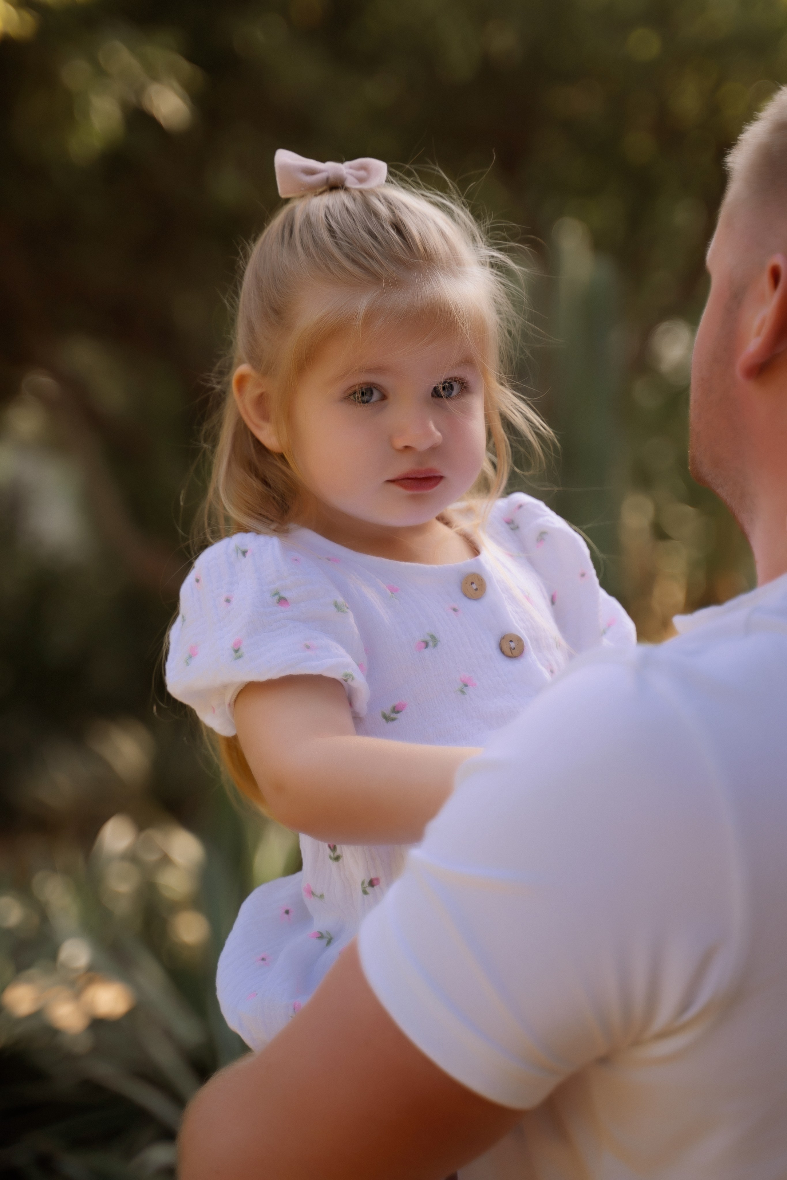 Family photographer in abu dhabi dubai sharjah fujeirah