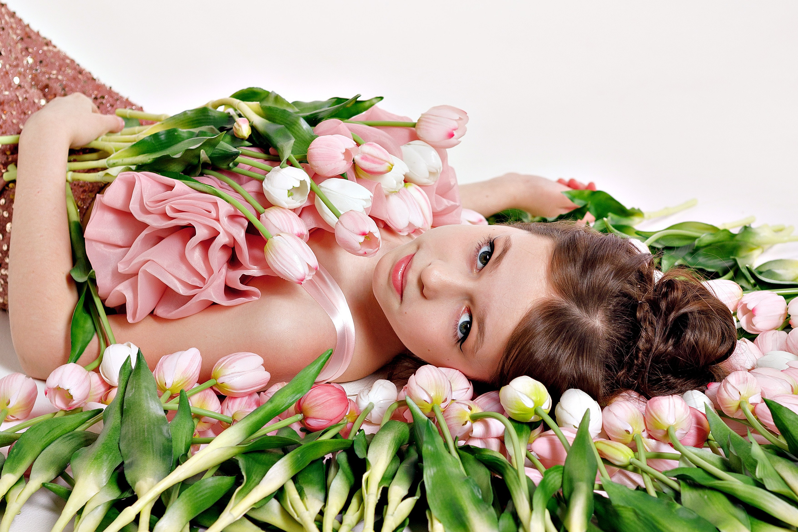 Фотосессия на 9-й день рождения Сони | Праздничная фотосъёмка. Детский студийный фотограф Сочи