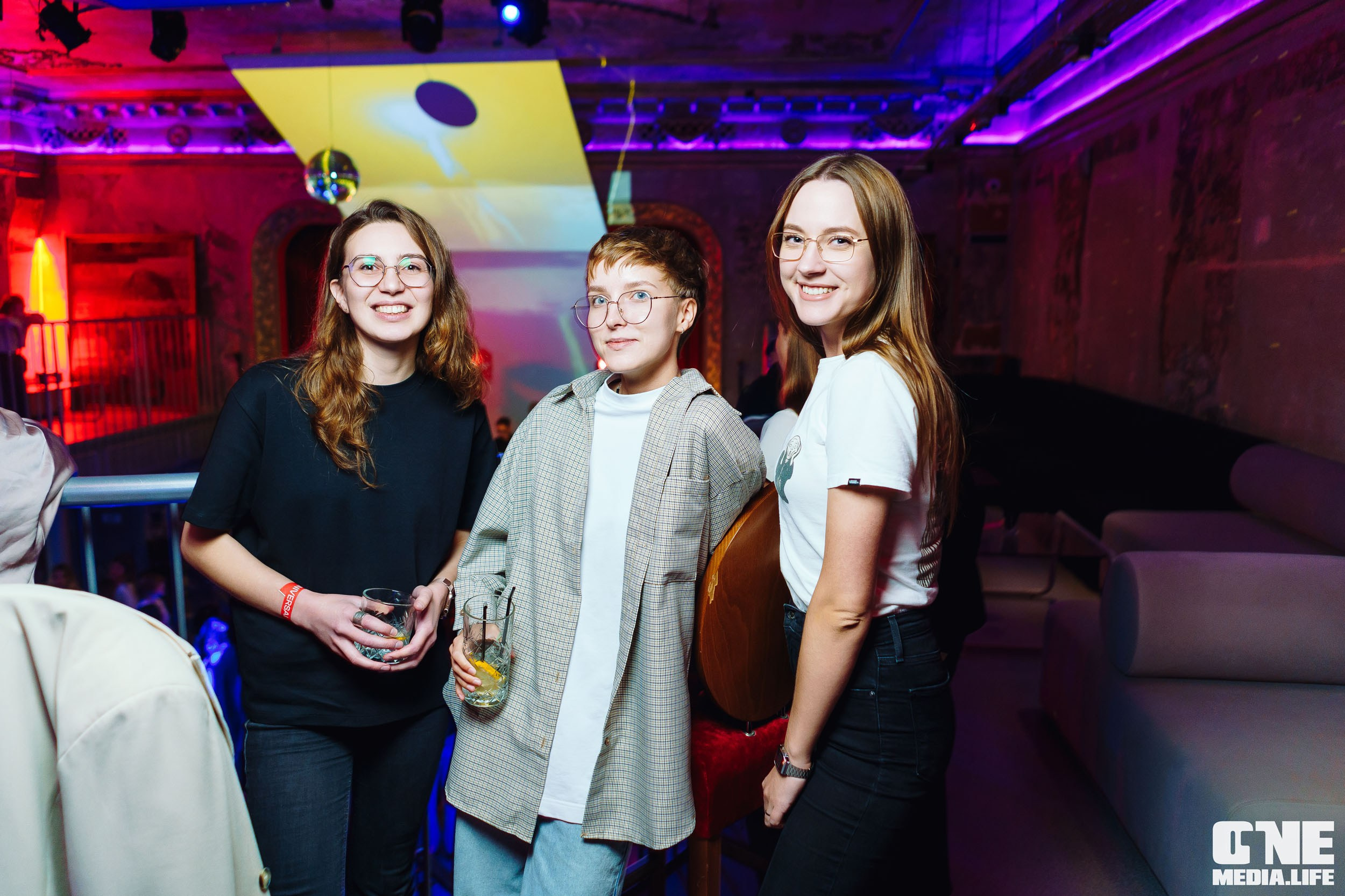 Фоторепортаж из клуба UNIVERSAL. One Media Life: фоторепортажи, фотоотчеты с мероприятий и заведений