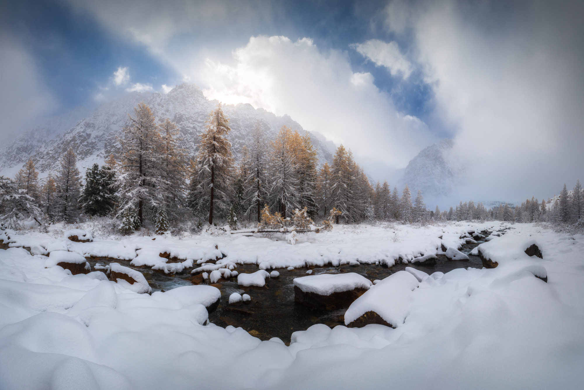Просветное мгновенье. Ущелье Актру, вид в сторону г.Купол, Кош-Агачский район, сентябрь 2021