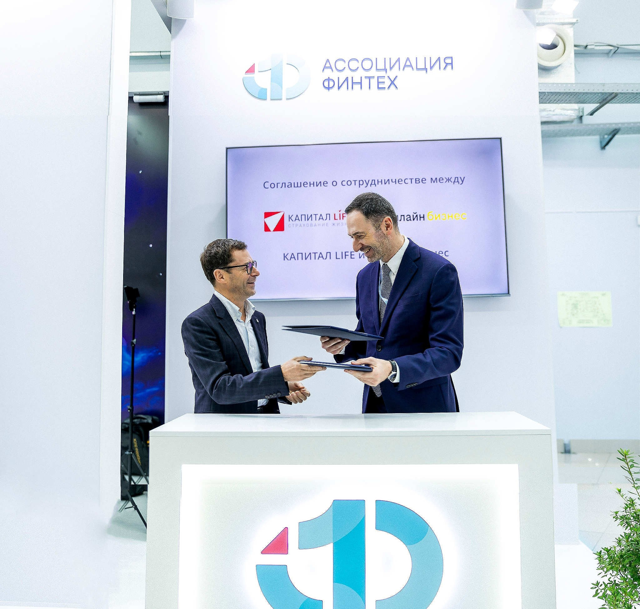 Съемка репортажа в Сочи для пяти компаний — участников Финополиса 2025, который проходил в Сириусе в октябре 2025 года. Фотограф Михаил Мордасов, Сочи. Мероприятия, портреты, спорт, репортаж