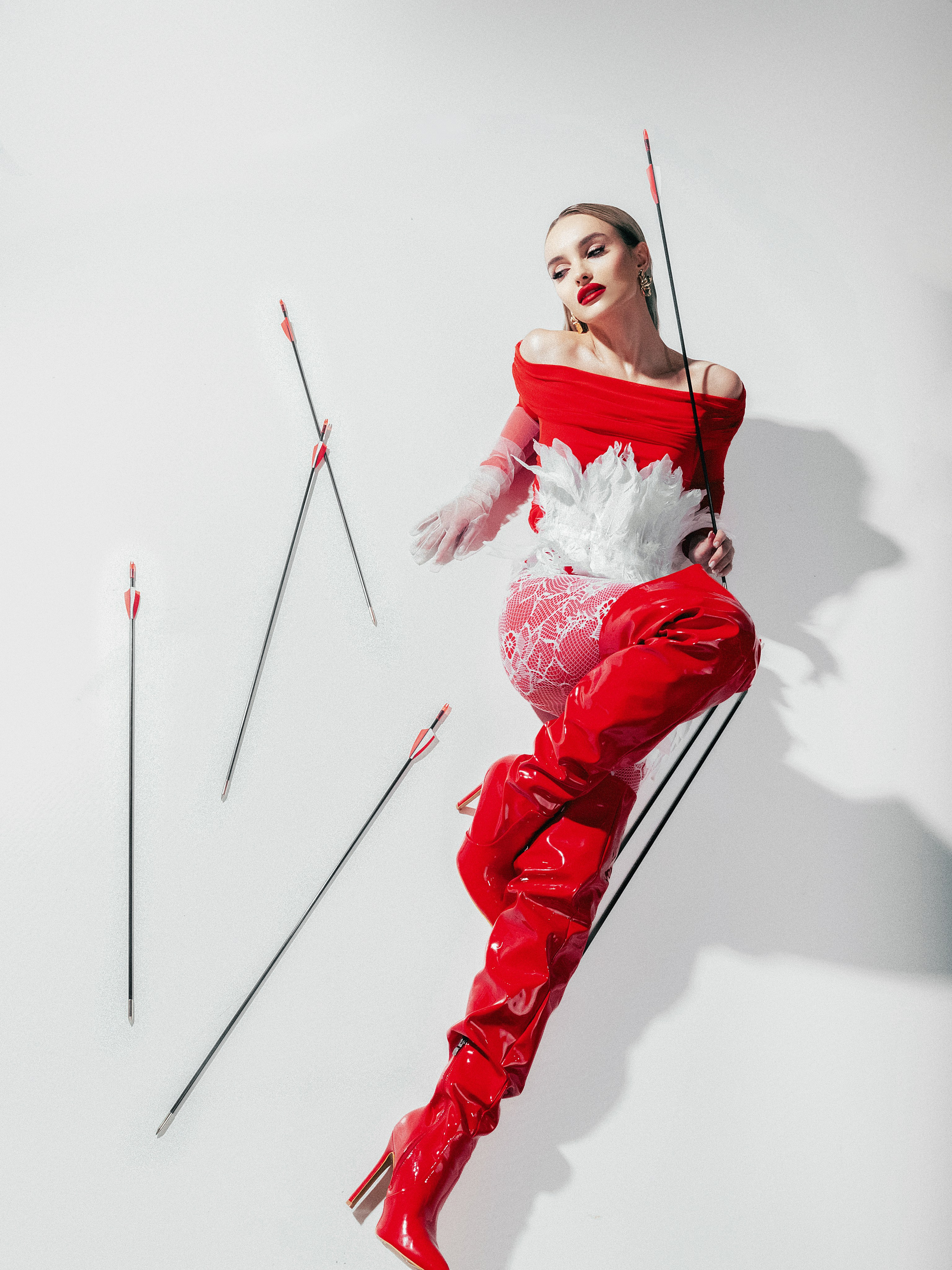 Портрет девушки в красном — имиджевая фотосессия для соцсетей