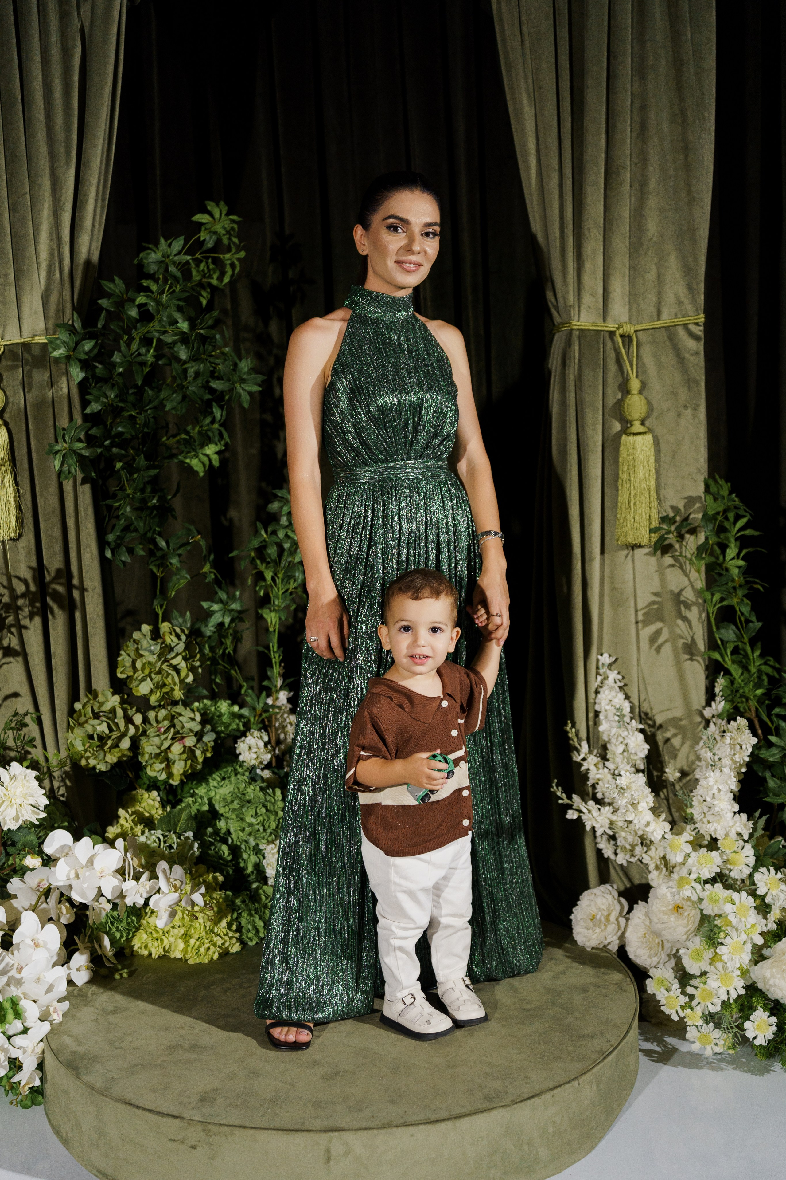 Сватовство в Краснодаре от лучших свадебных фотографов и операторов ТВИНС СТУДИО. ТВИНС СТУДИО — лучшие свадебные фотографы и видеографы в Краснодаре