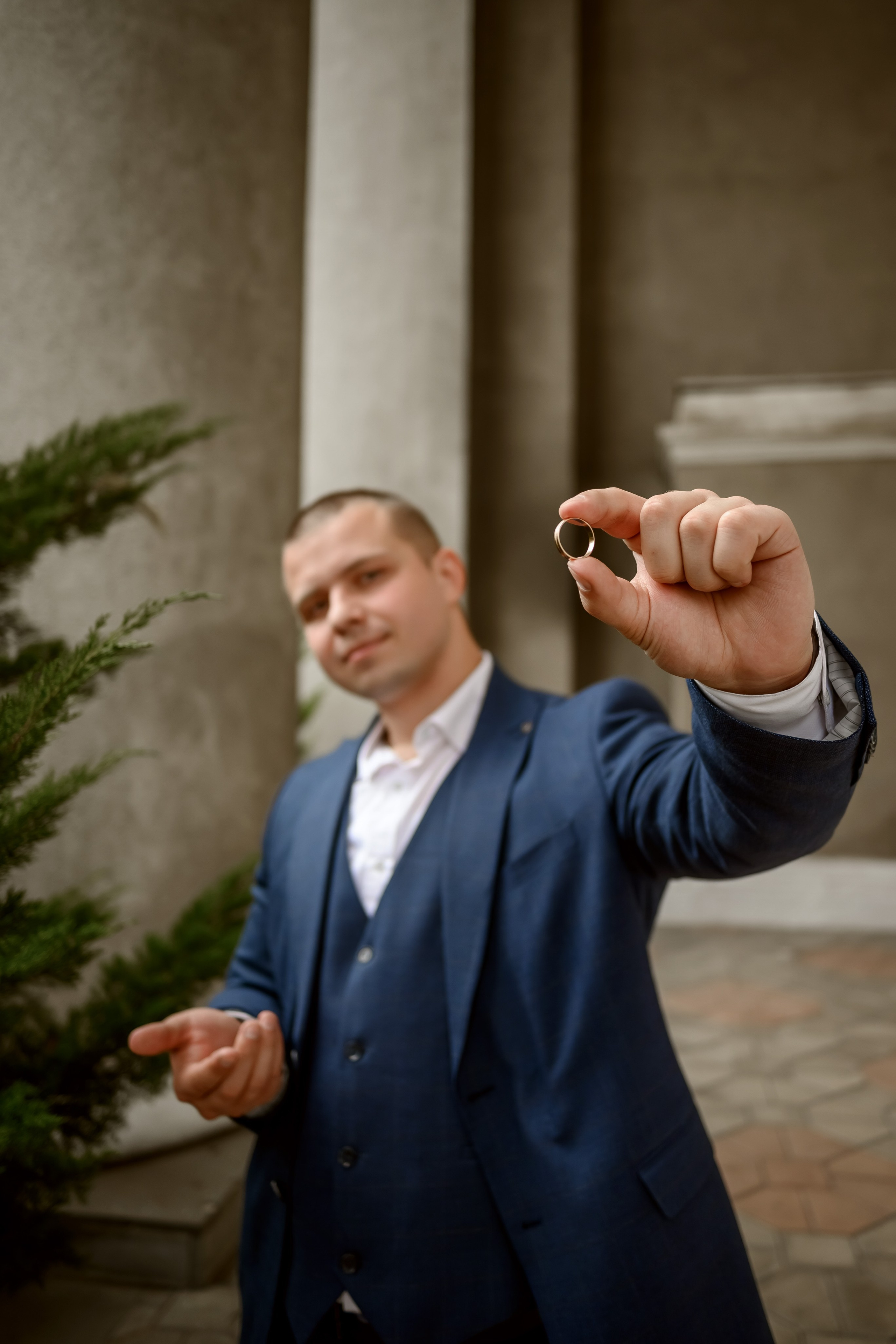 Свадебная прогулка в центе города. Юлия Басня семейный и свадебный фотограф в Донецке