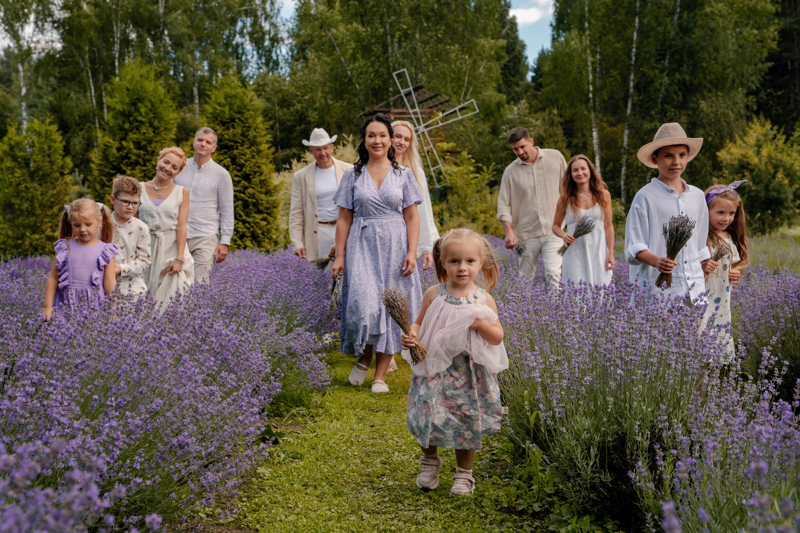 Фотосессия большой семьи в лаванде. Семейный фотограф в Санкт-Петербурге Настя Околот