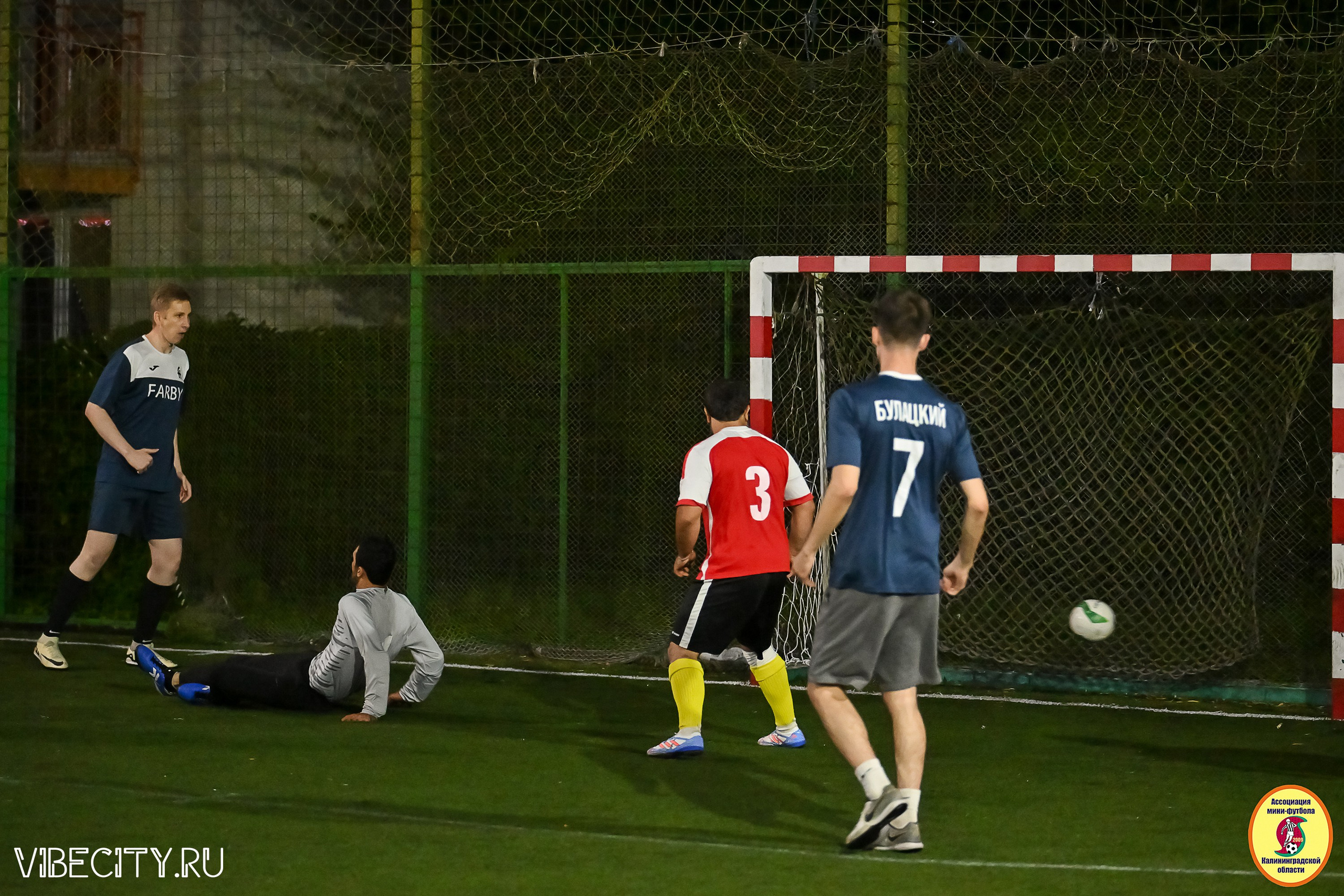 ИГРЫ МИНИ-ФУТБОЛЬНОЙ И КОРПОРАТИВНОЙ ЛИГИ. VIBECITY.RU Вайб Сити Ру Фоторепортажи Фотоотчеты Калининград