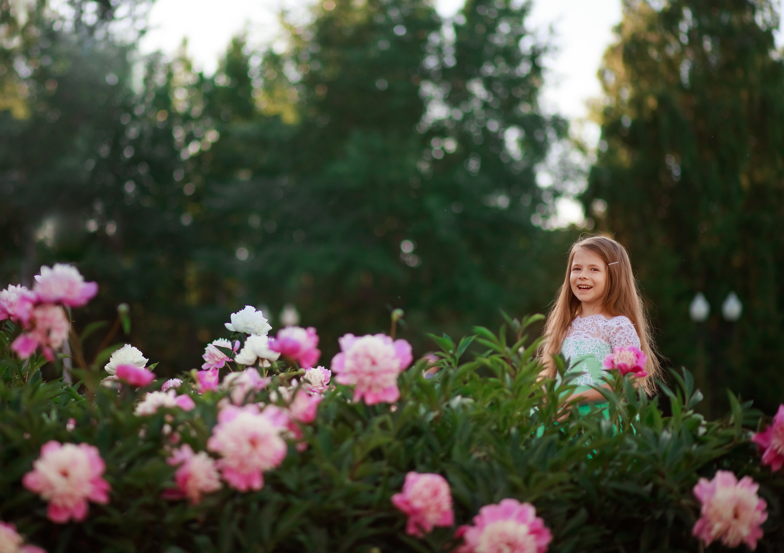 Фотокадры в пионах. Семейный и детский фотограф в Краснодаре Лафета Алена
