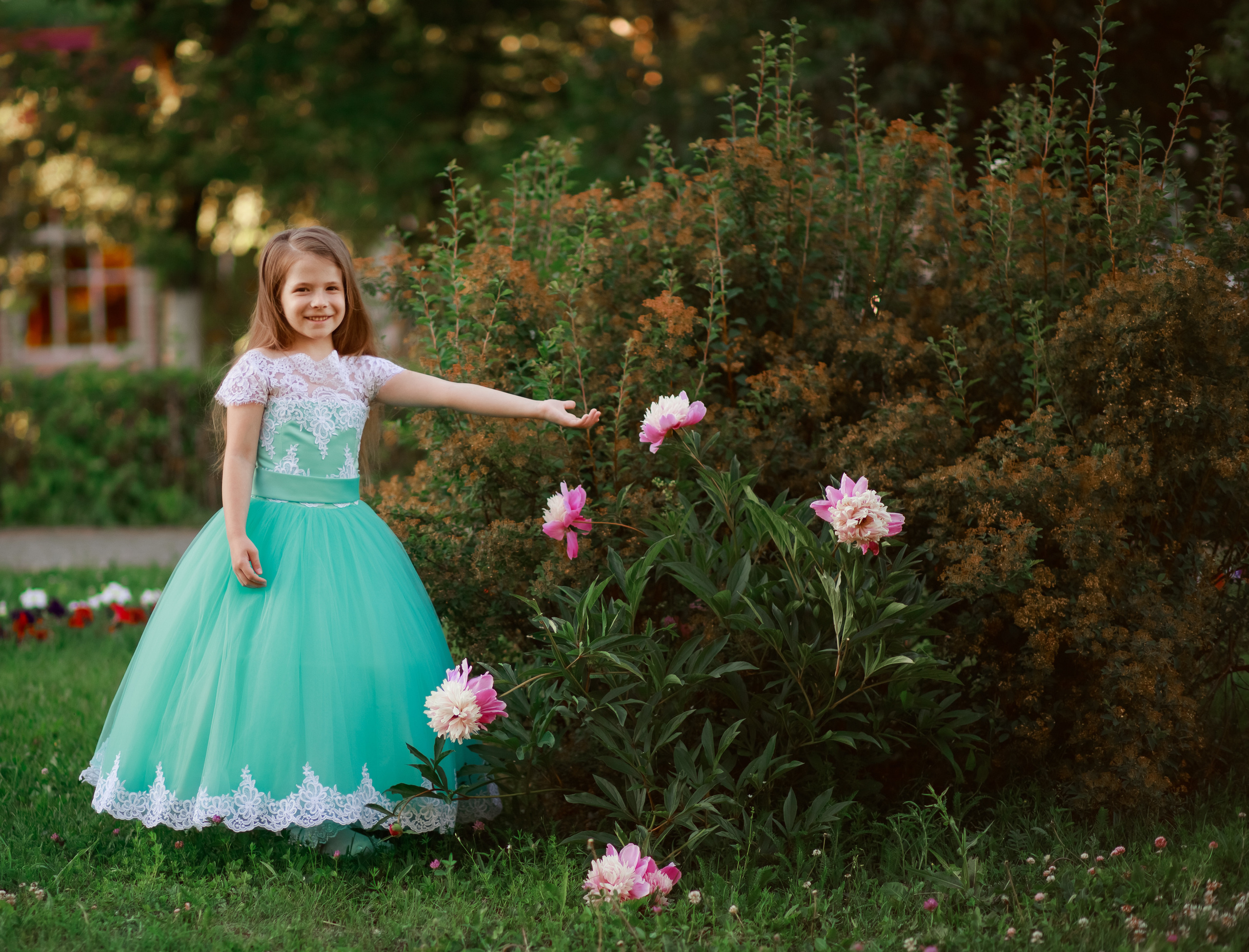 Фотокадры в пионах. Семейный и детский фотограф в Краснодаре Лафета Алена