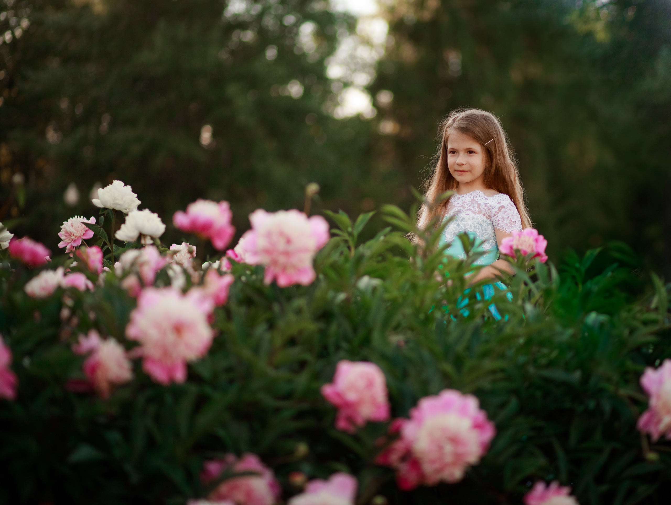 Фотокадры в пионах. Семейный и детский фотограф в Краснодаре Лафета Алена