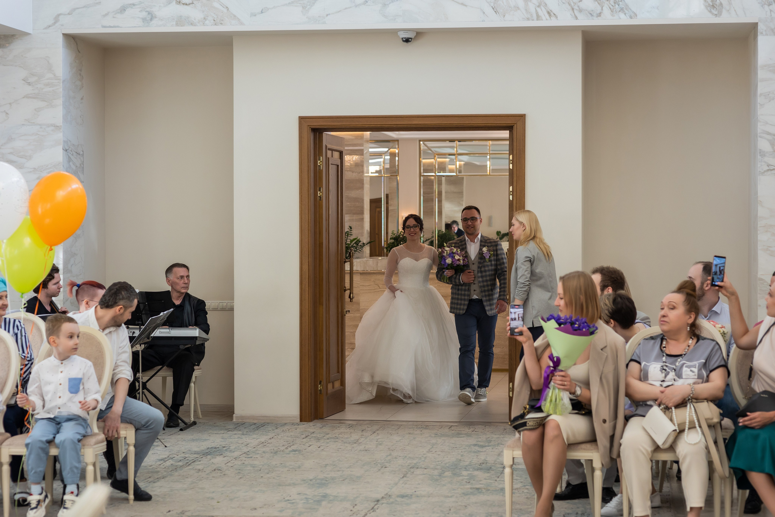 Миша и Маша. Весенняя свадьба 18.04.2023. Семейный фотограф в Москве Наталья Чуб, заказать Фотокнигу