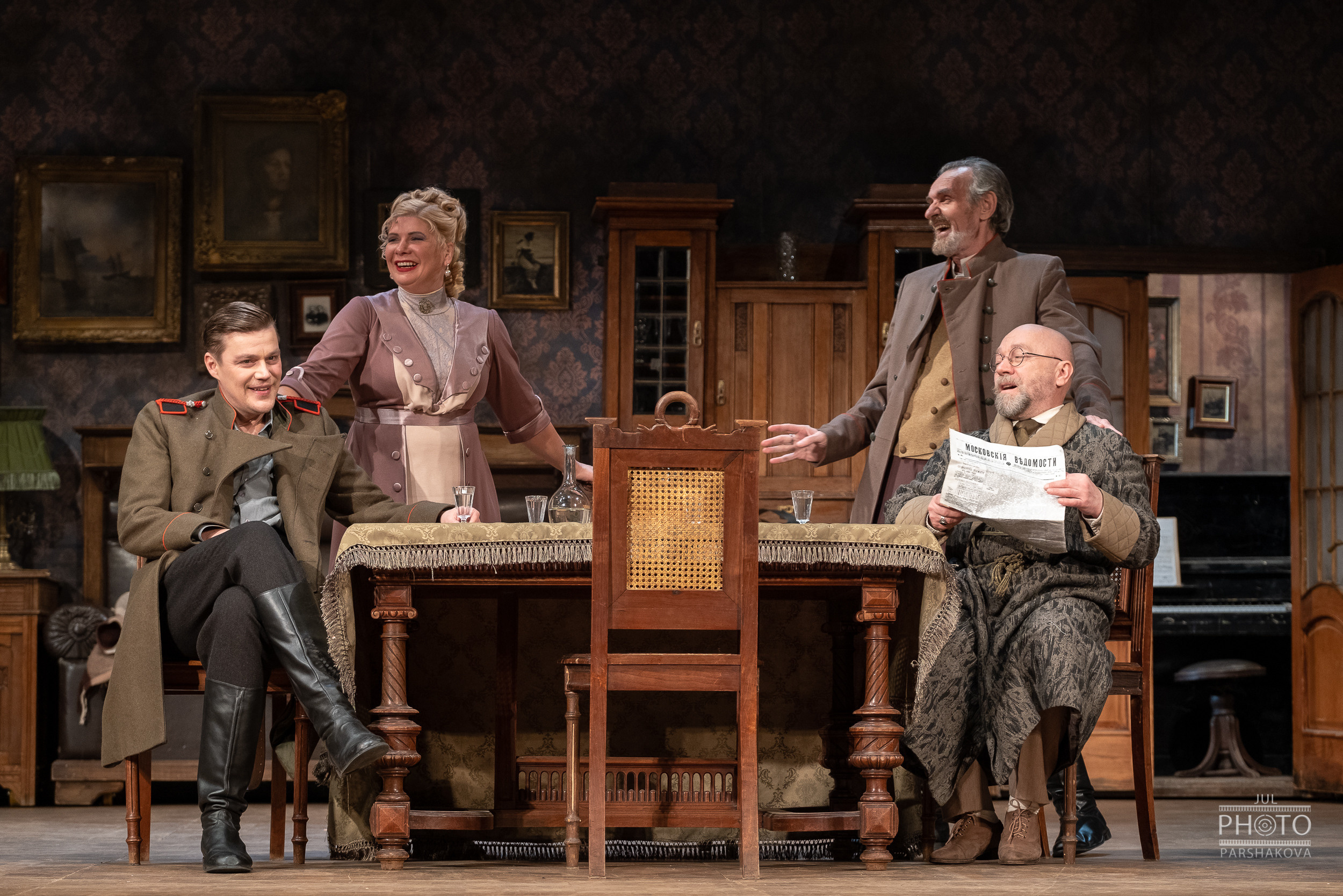 Театр на Литейном — спектакль «Семейный портрет». Фотограф в Санкт-Петербурге и Москве Юлия Паршакова