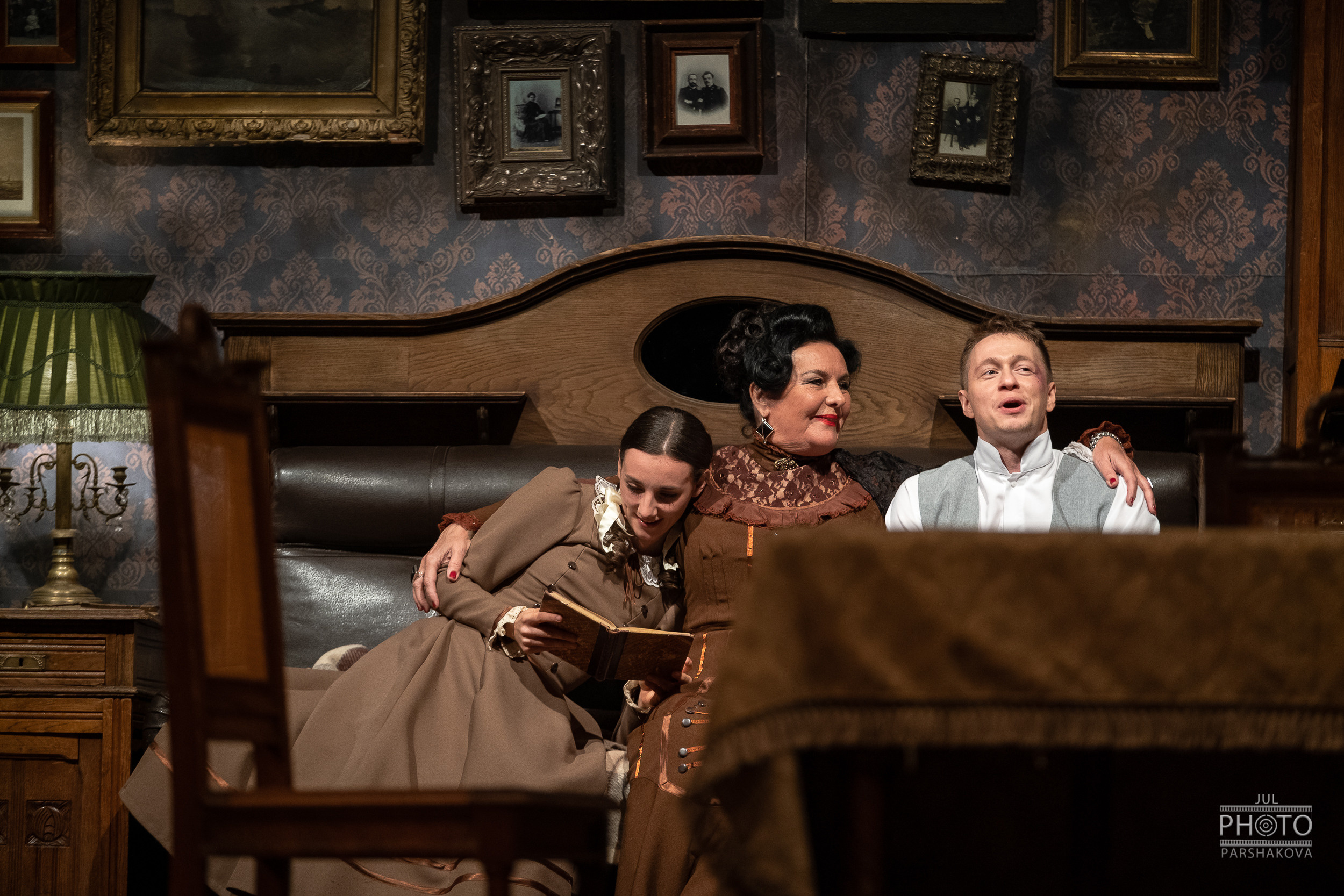 Театр на Литейном — спектакль «Семейный портрет». Фотограф в Санкт-Петербурге и Москве Юлия Паршакова