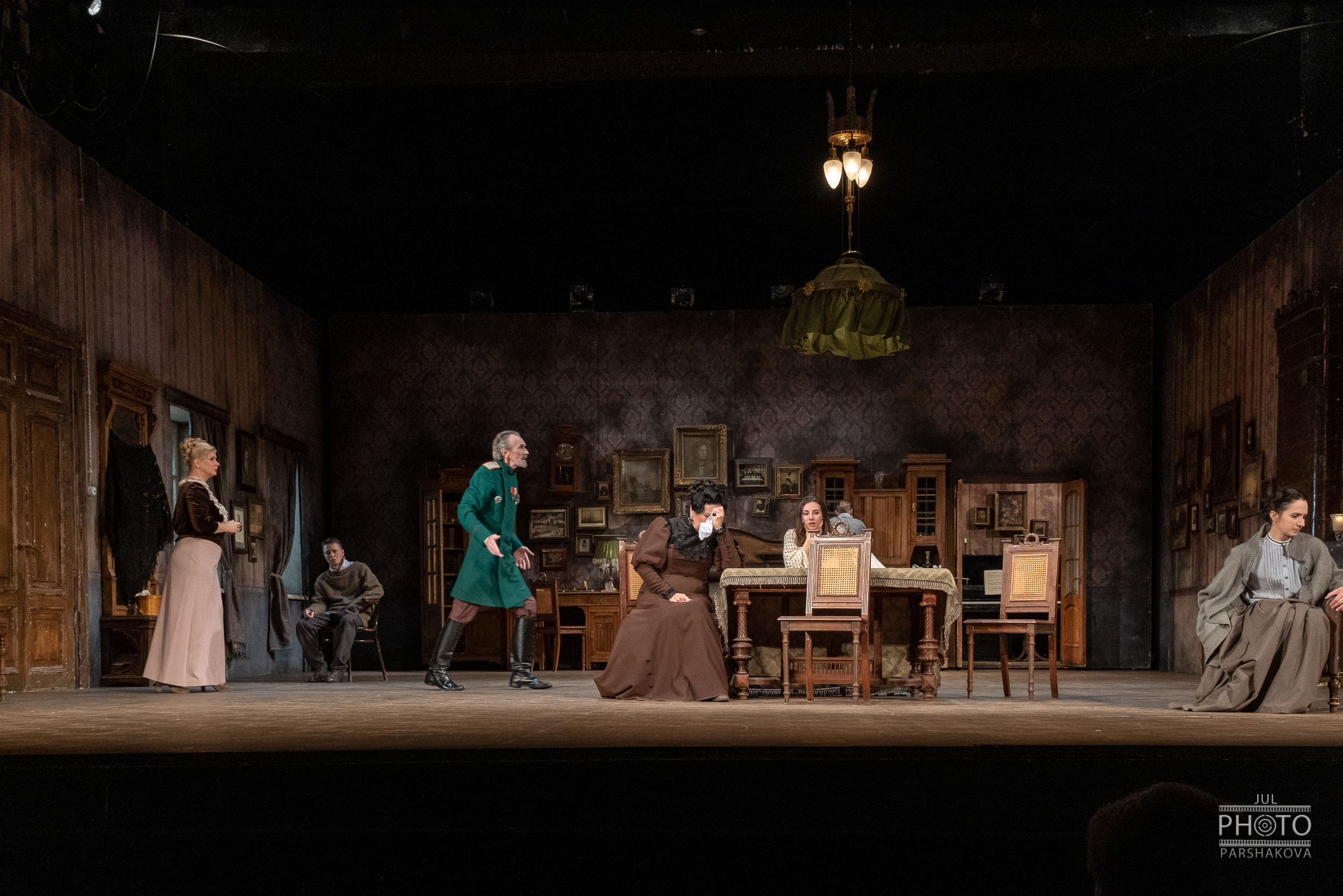 Театр на Литейном — спектакль «Семейный портрет». Фотограф в Санкт-Петербурге и Москве Юлия Паршакова