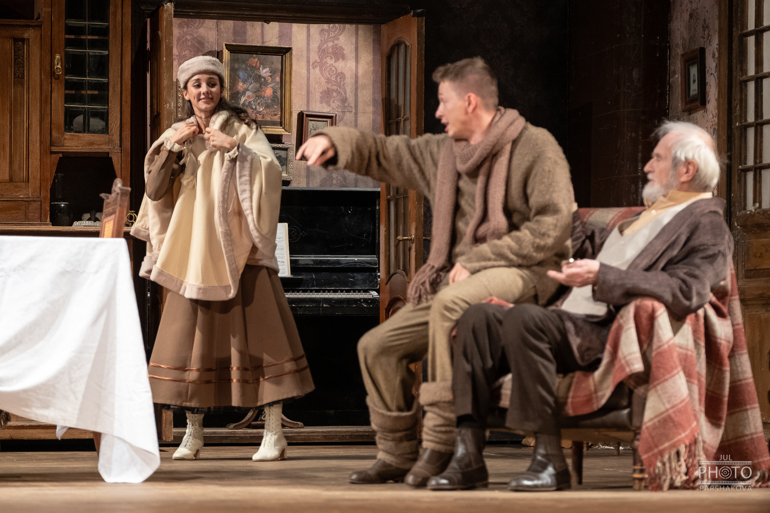 Театр на Литейном — спектакль «Семейный портрет». Фотограф в Санкт-Петербурге и Москве Юлия Паршакова