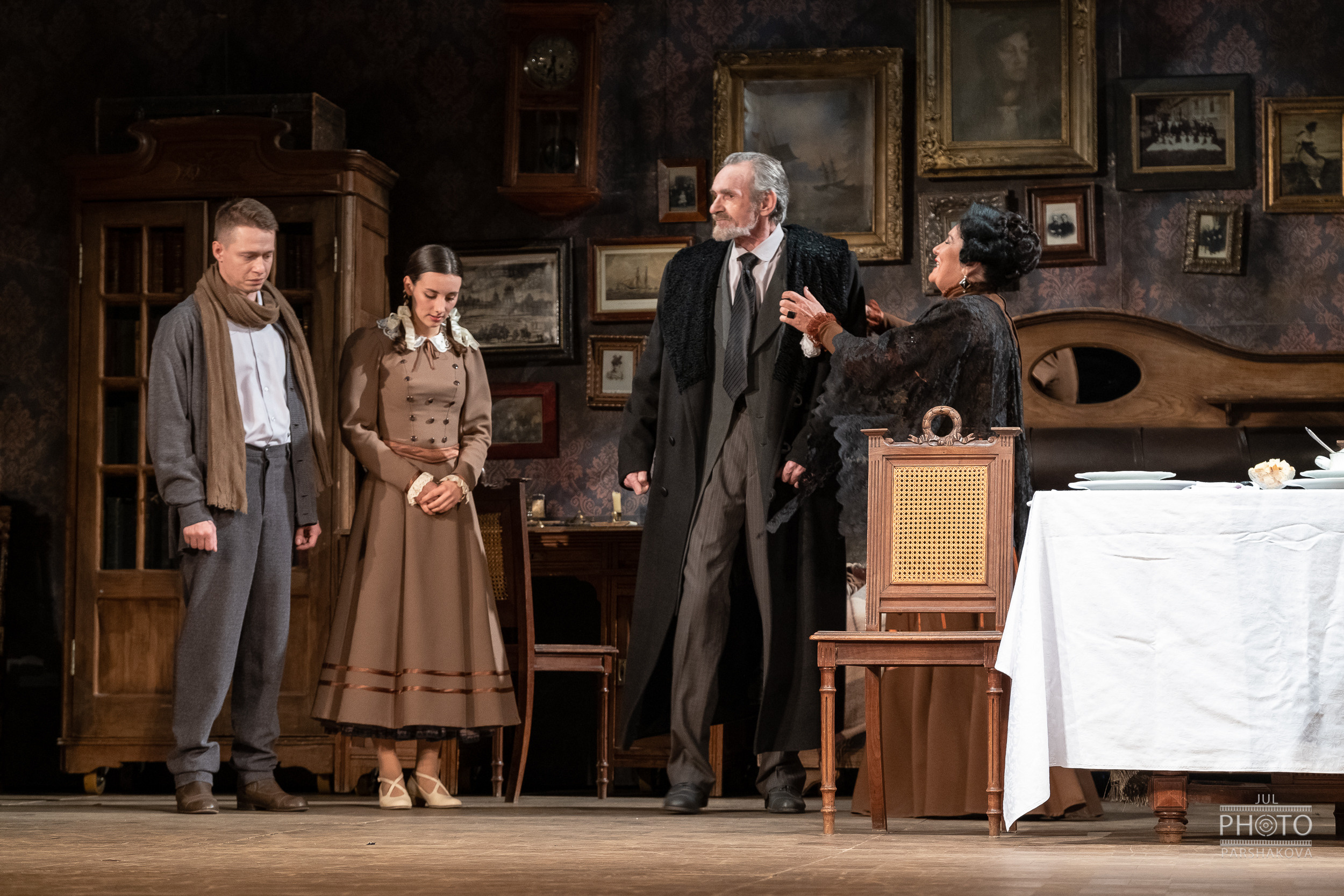 Театр на Литейном — спектакль «Семейный портрет». Фотограф в Санкт-Петербурге и Москве Юлия Паршакова