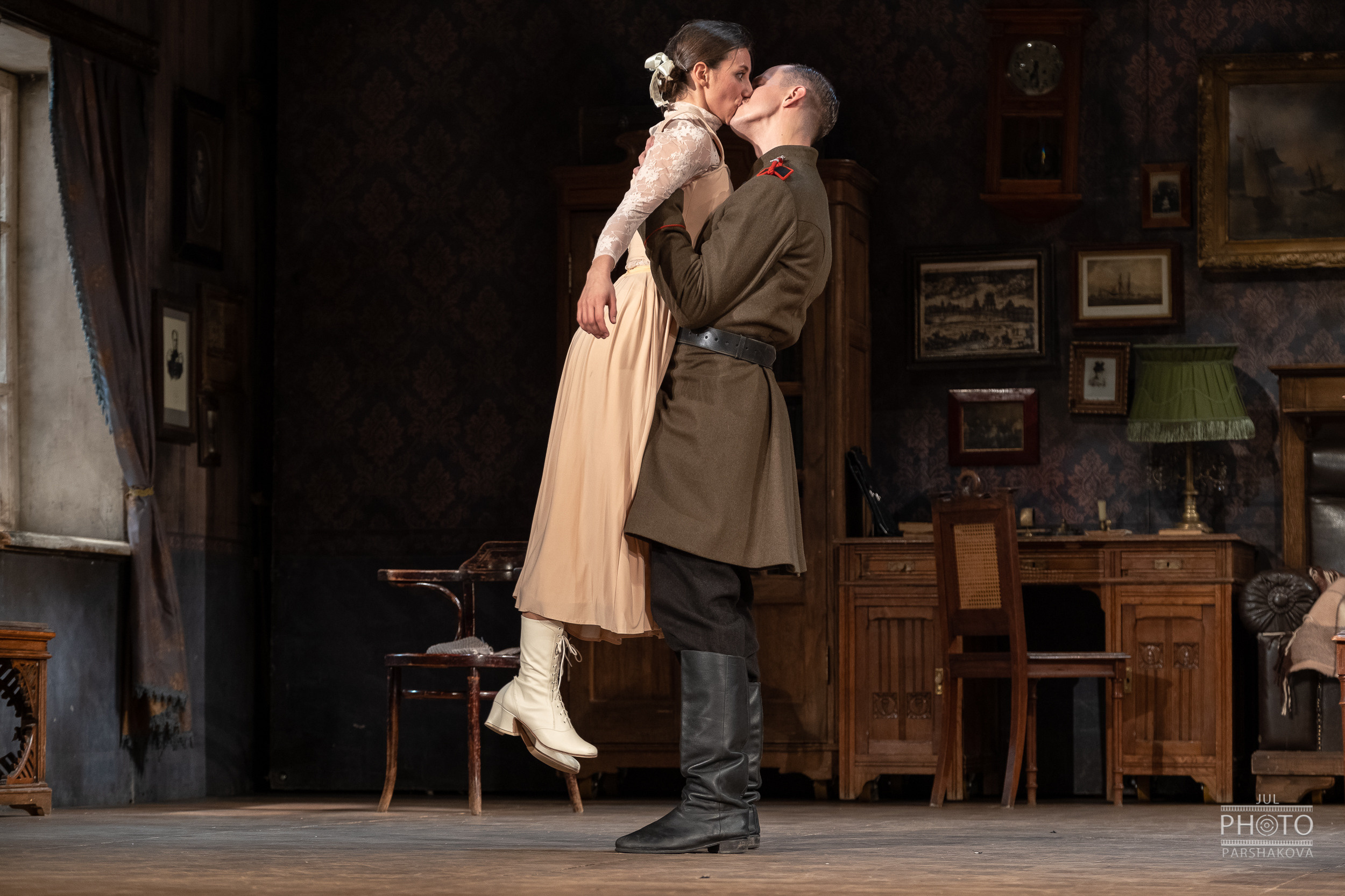 Театр на Литейном — спектакль «Семейный портрет». Фотограф в Санкт-Петербурге и Москве Юлия Паршакова