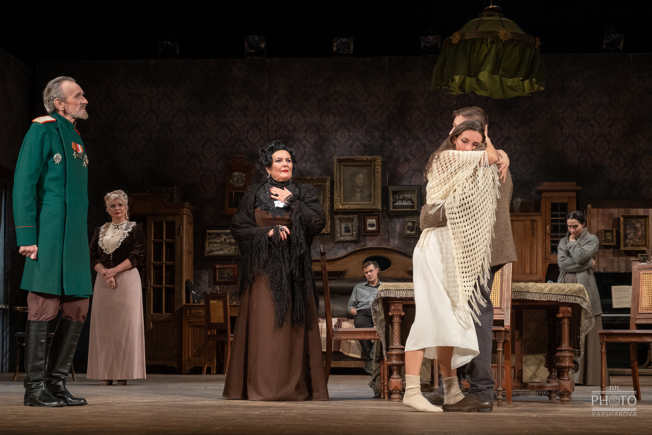 Театр на Литейном — спектакль «Семейный портрет». Фотограф в Санкт-Петербурге и Москве Юлия Паршакова