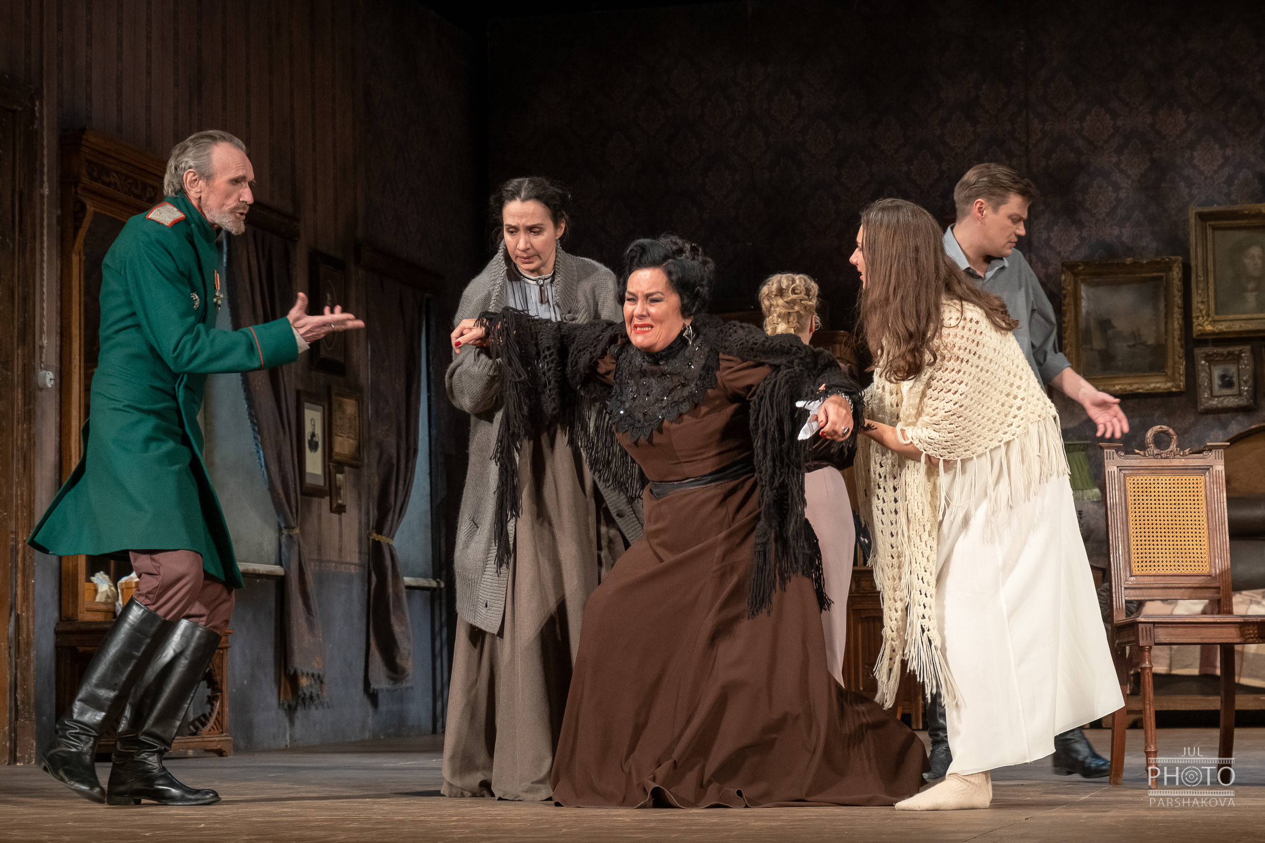 Театр на Литейном — спектакль «Семейный портрет». Фотограф в Санкт-Петербурге и Москве Юлия Паршакова