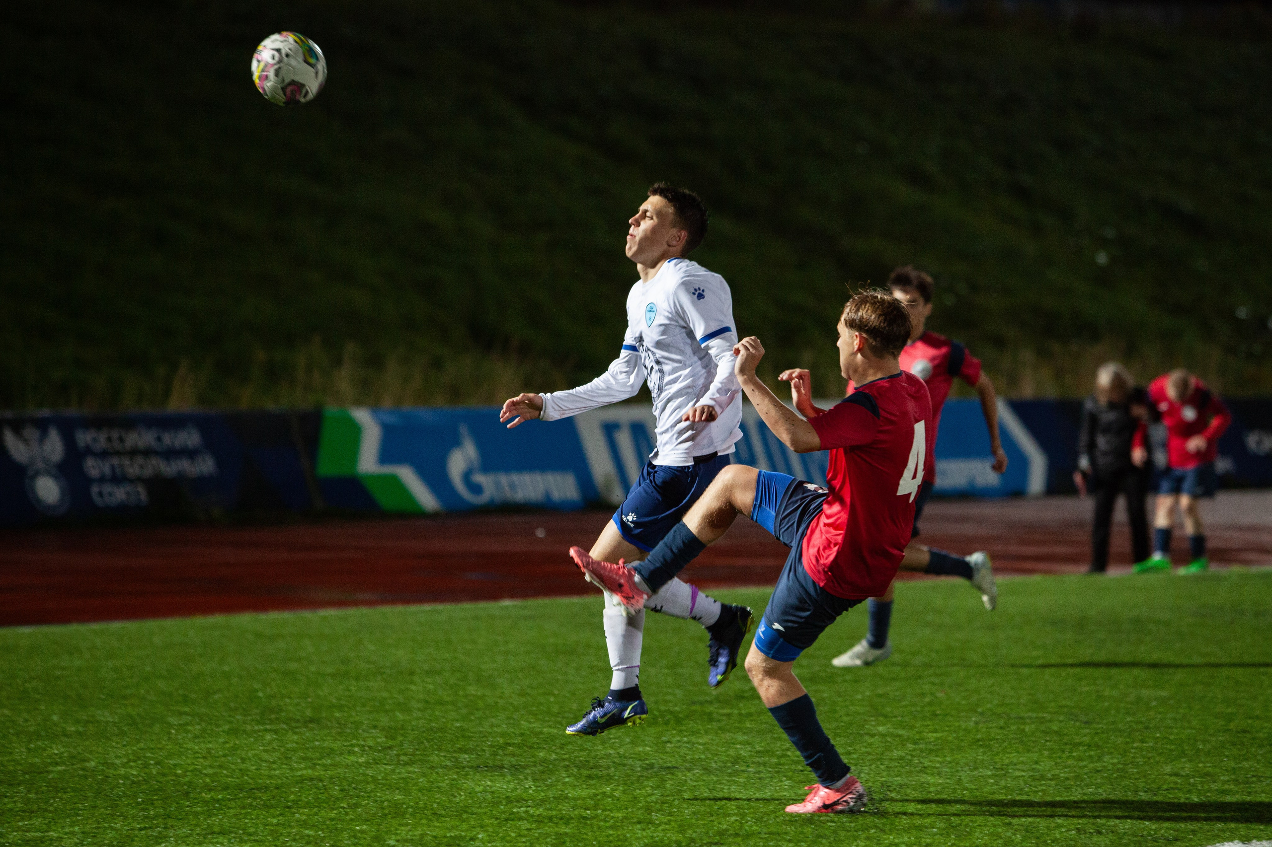 Матч юношеской футбольной лиги между командами СШ «Сахалин» и «СШОР № 1» (Комсомольск-на-Амуре) (U-18). Кутузов Евгений Фотограф в Южно-Сахалинске