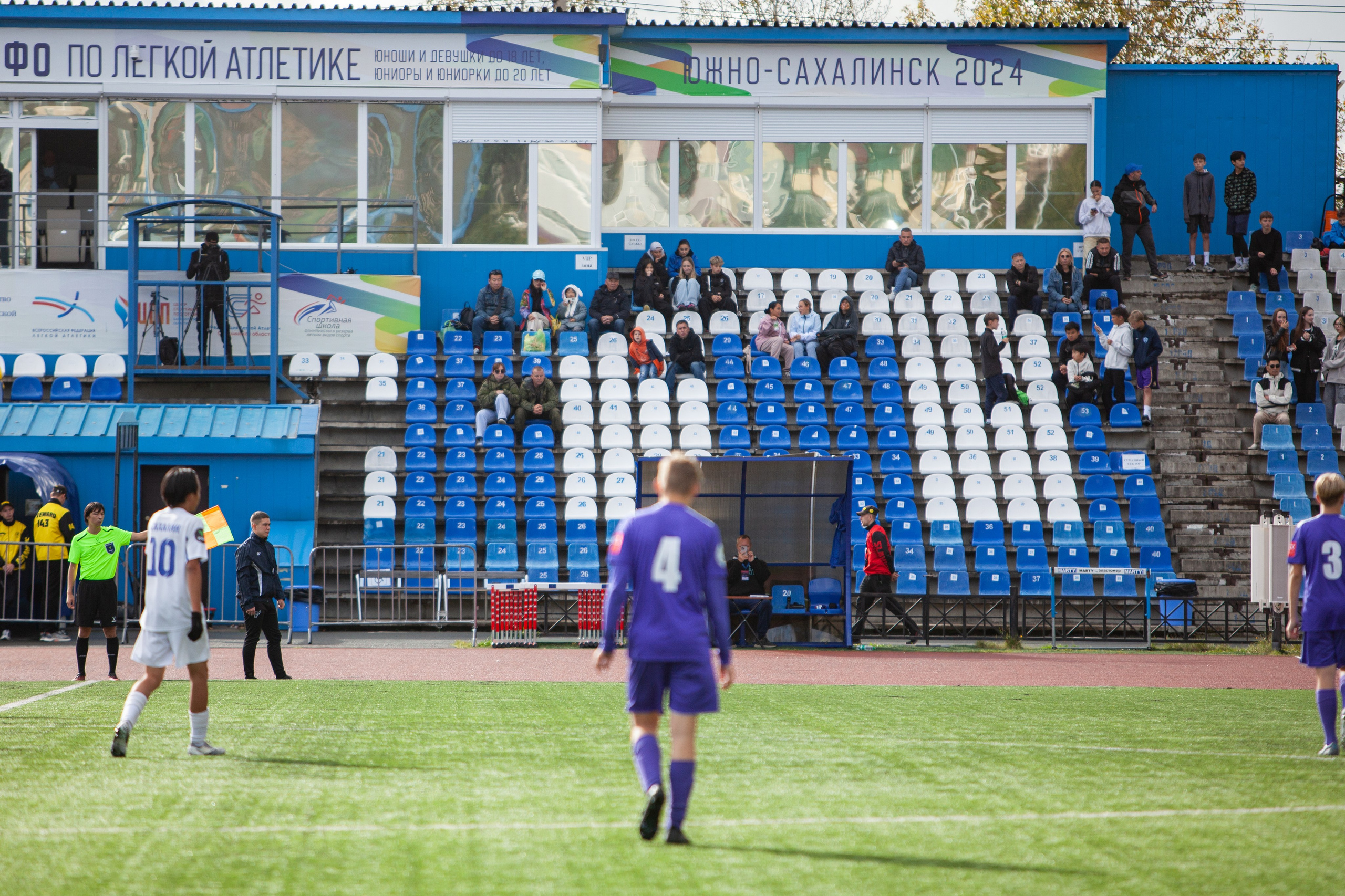 Матч юношеской футбольной лиги между командами СШ «Сахалин» и «СШОР № 1» (Комсомольск-на-Амуре). Кутузов Евгений Фотограф в Южно-Сахалинске