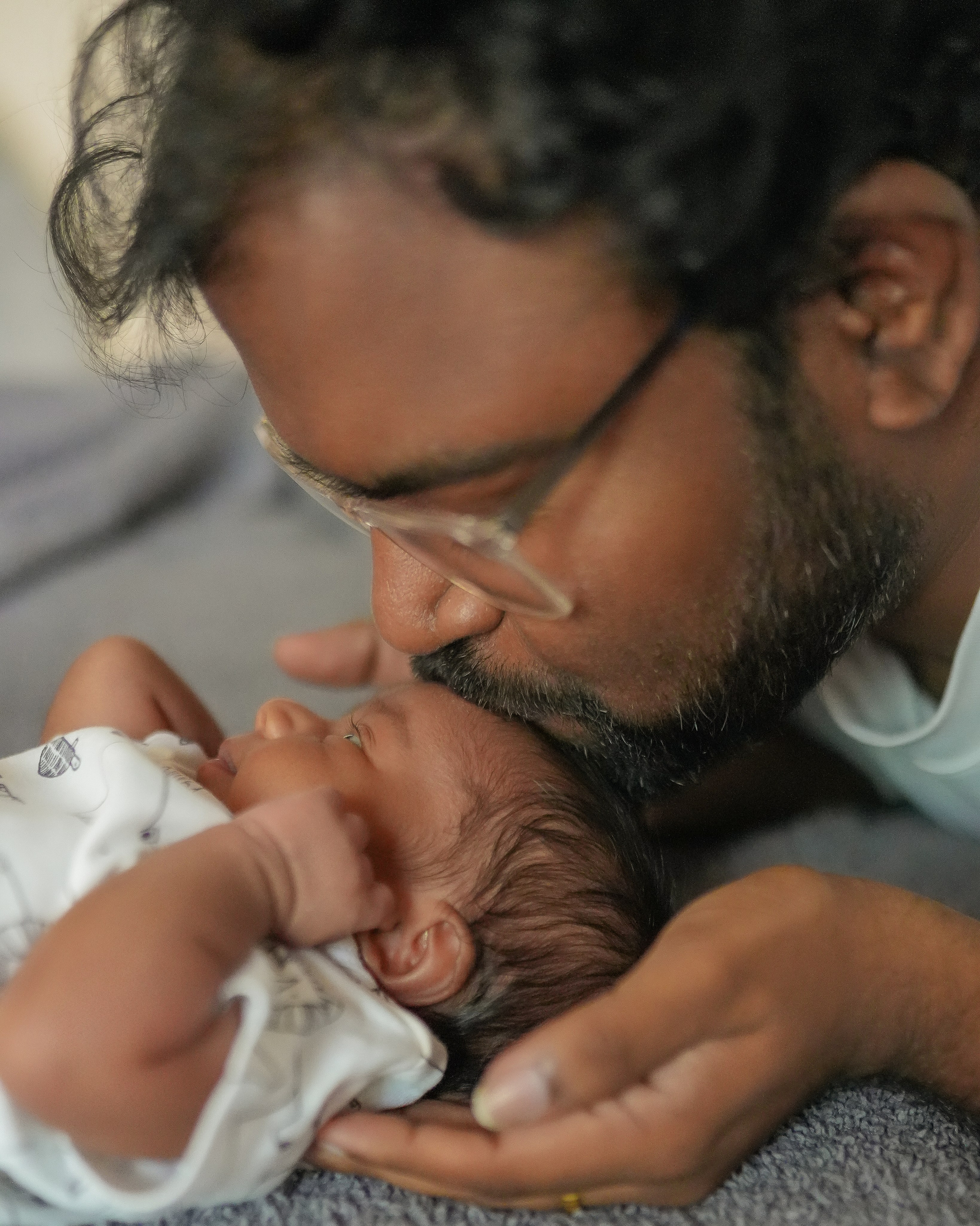 Heartfelt family memories — cozy newborn session