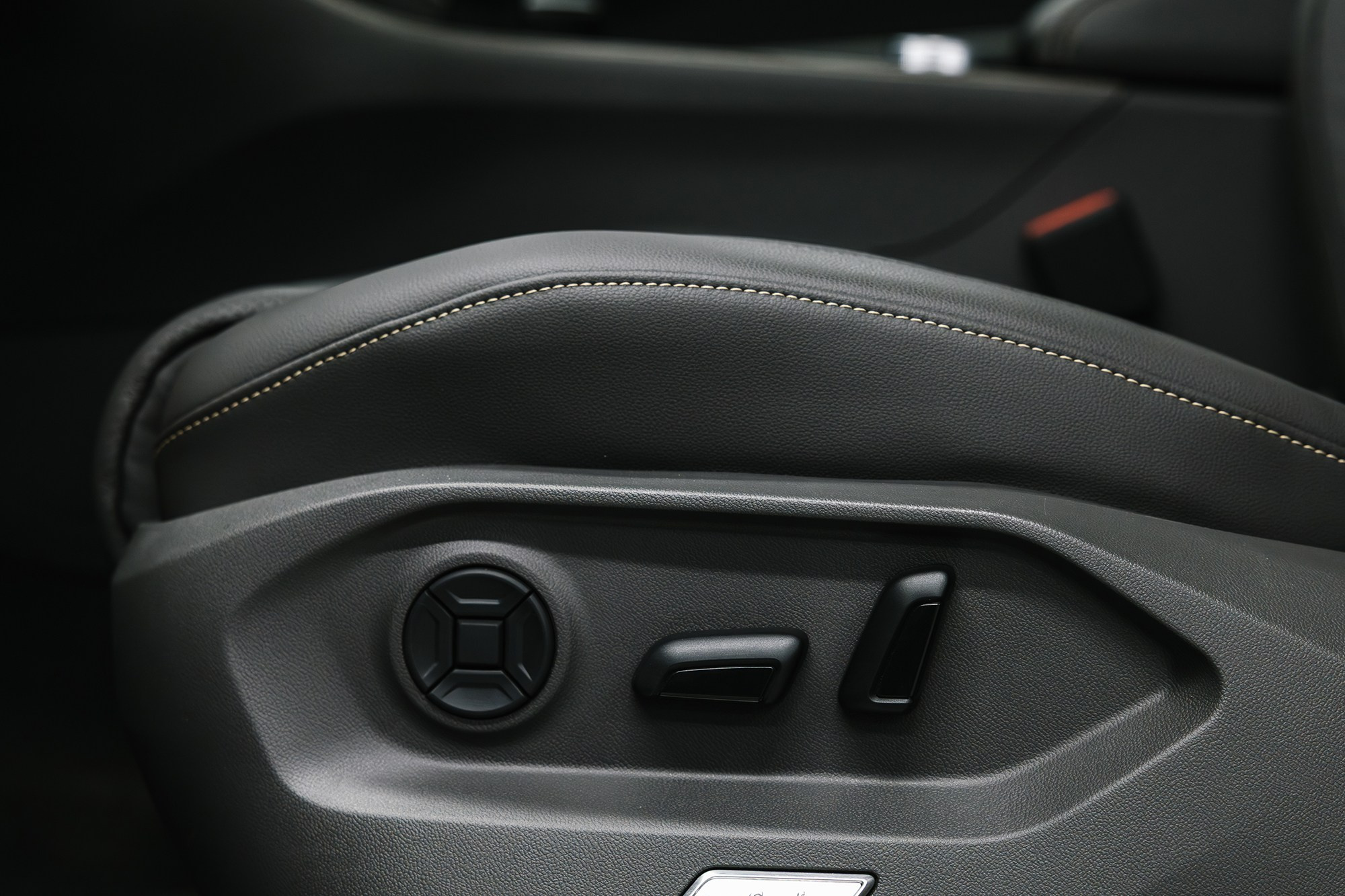 Volkswagen Touareg R-Line 2.0 TSI AT (265 л. с.). Автосалон «Х-Авто»