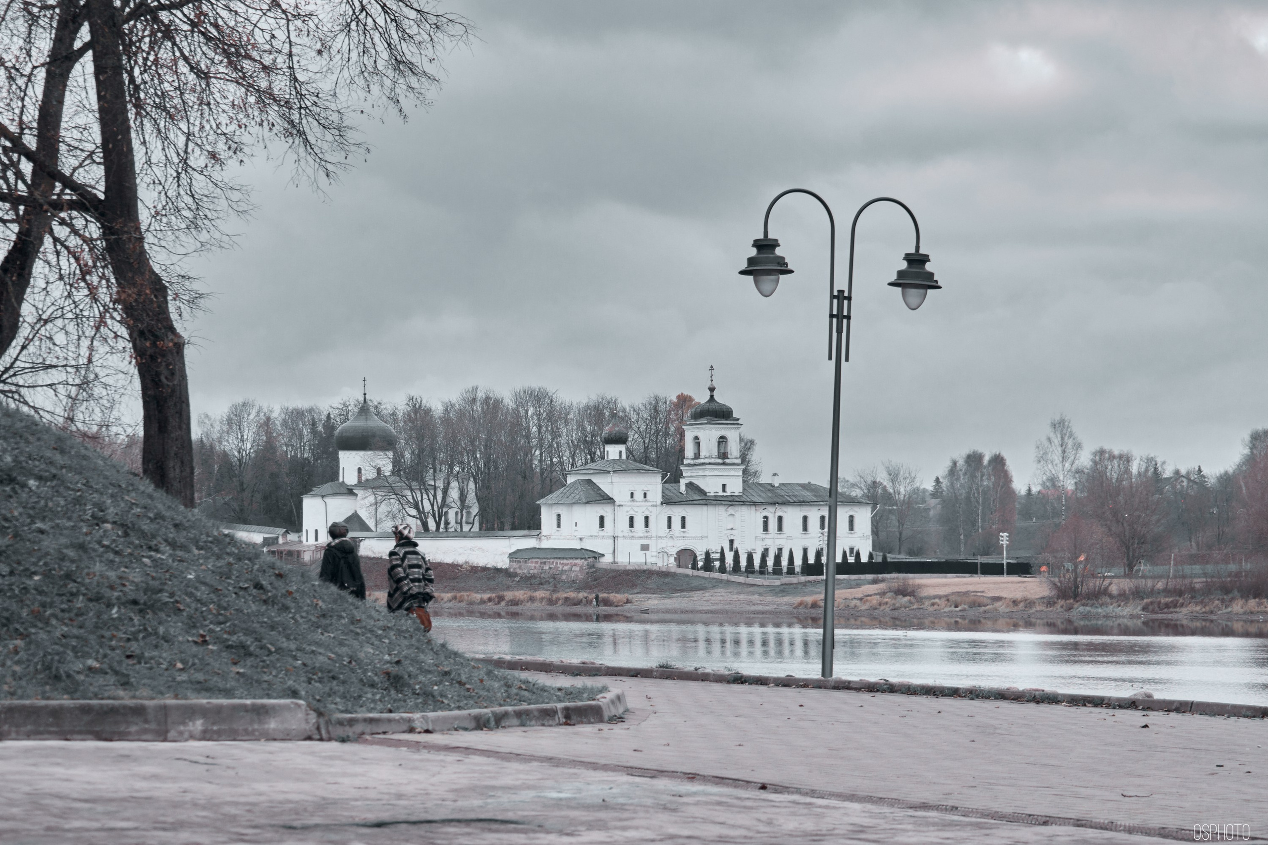 Псков. Ноябрь. Фотографъ Сергѣевъ. Поймать мгновеніе