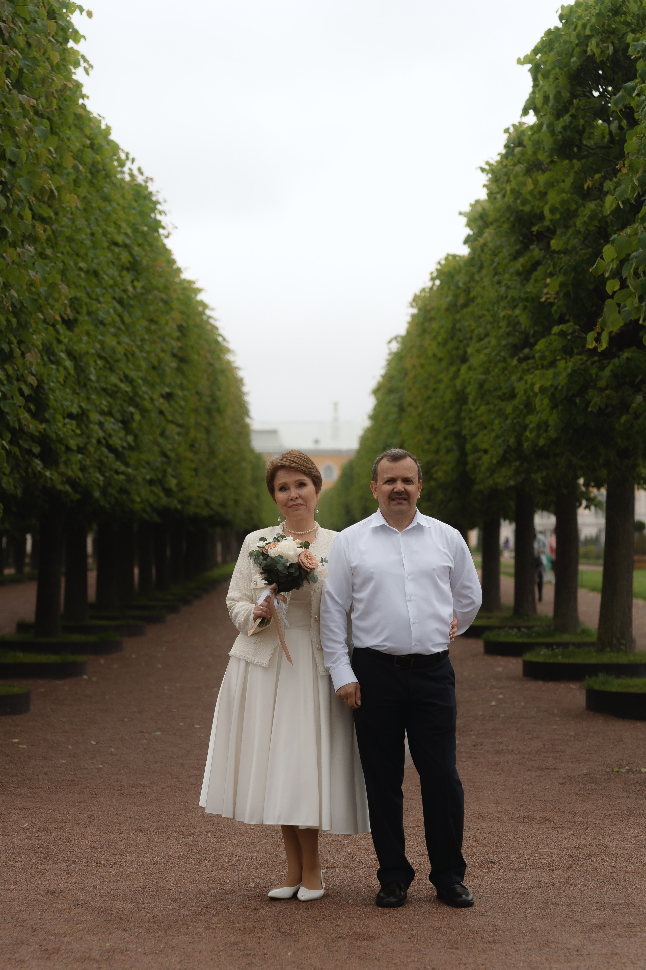 Свадебная прогулка по аллеям Петергофа