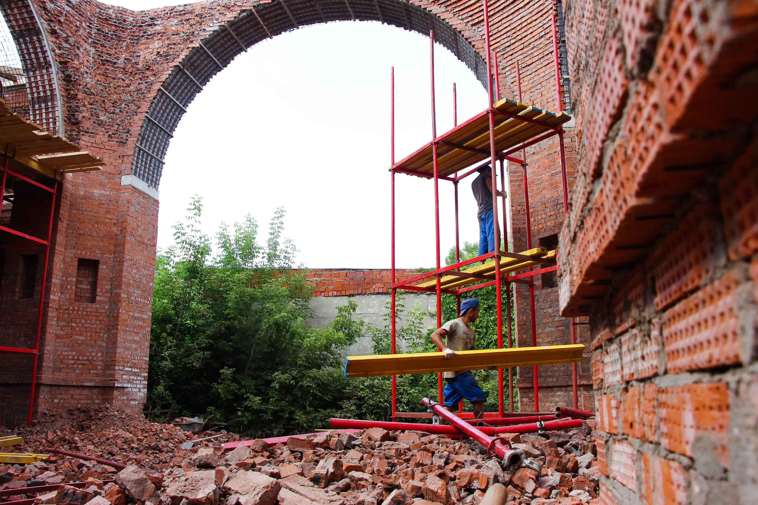 Строительство храма. Московская область г. Лобня. 2021 г. Мария Ткаченко. Документальная фотография