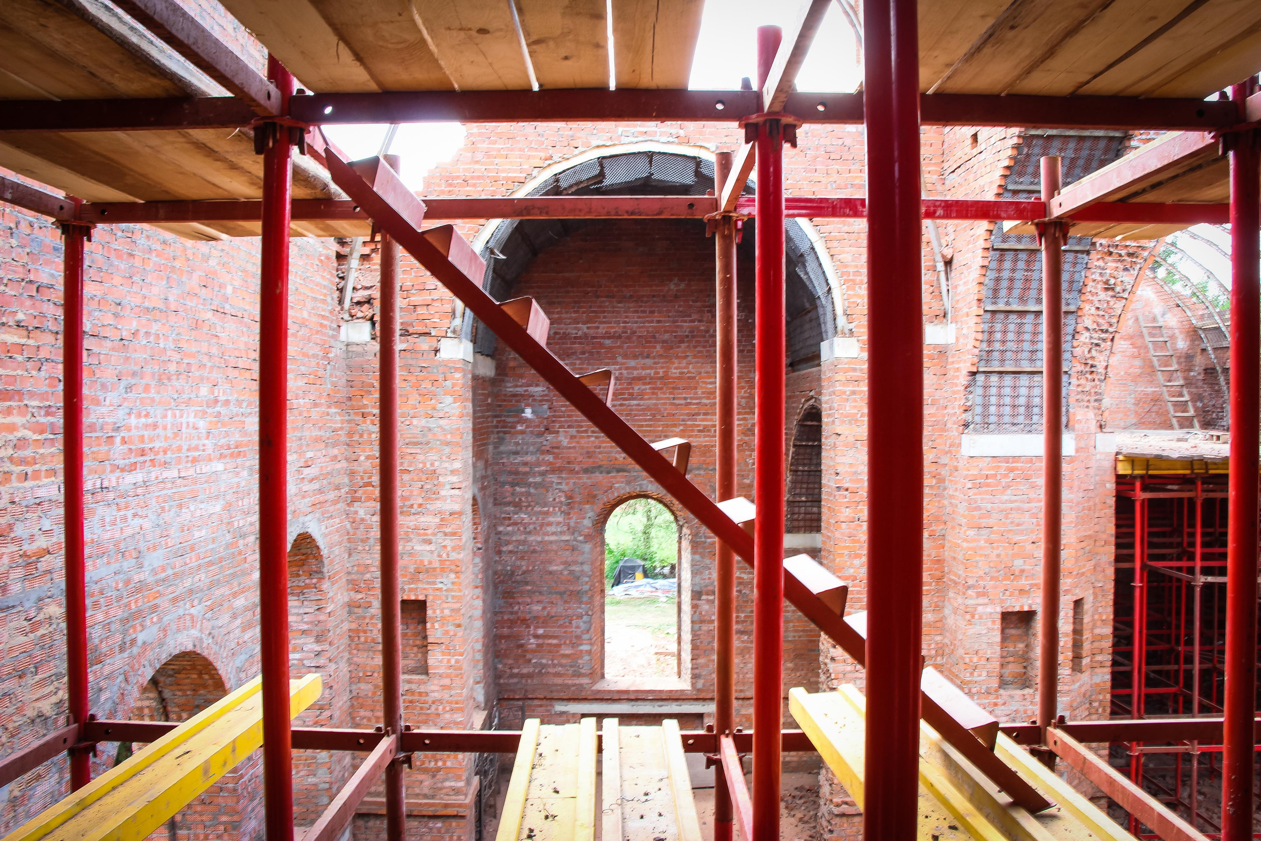 Строительство храма. Московская область г. Лобня. 2021 г. Мария Ткаченко. Документальная фотография