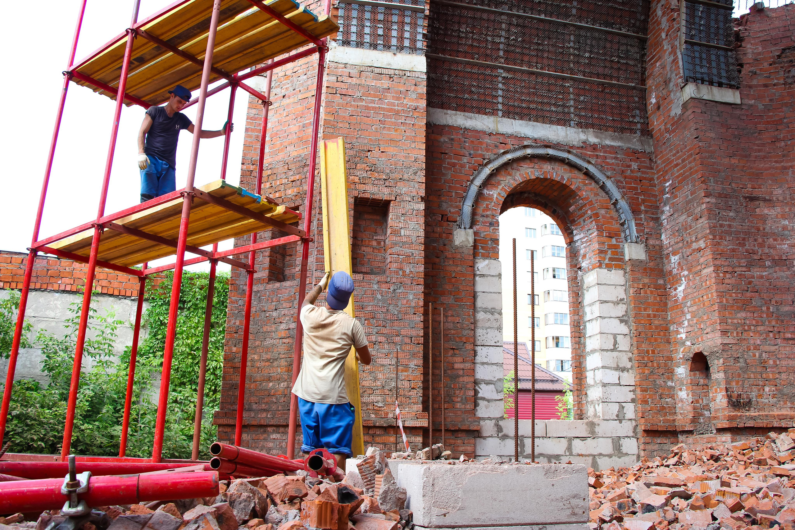 Строительство храма. Московская область г. Лобня. 2021 г. Мария Ткаченко. Документальная фотография