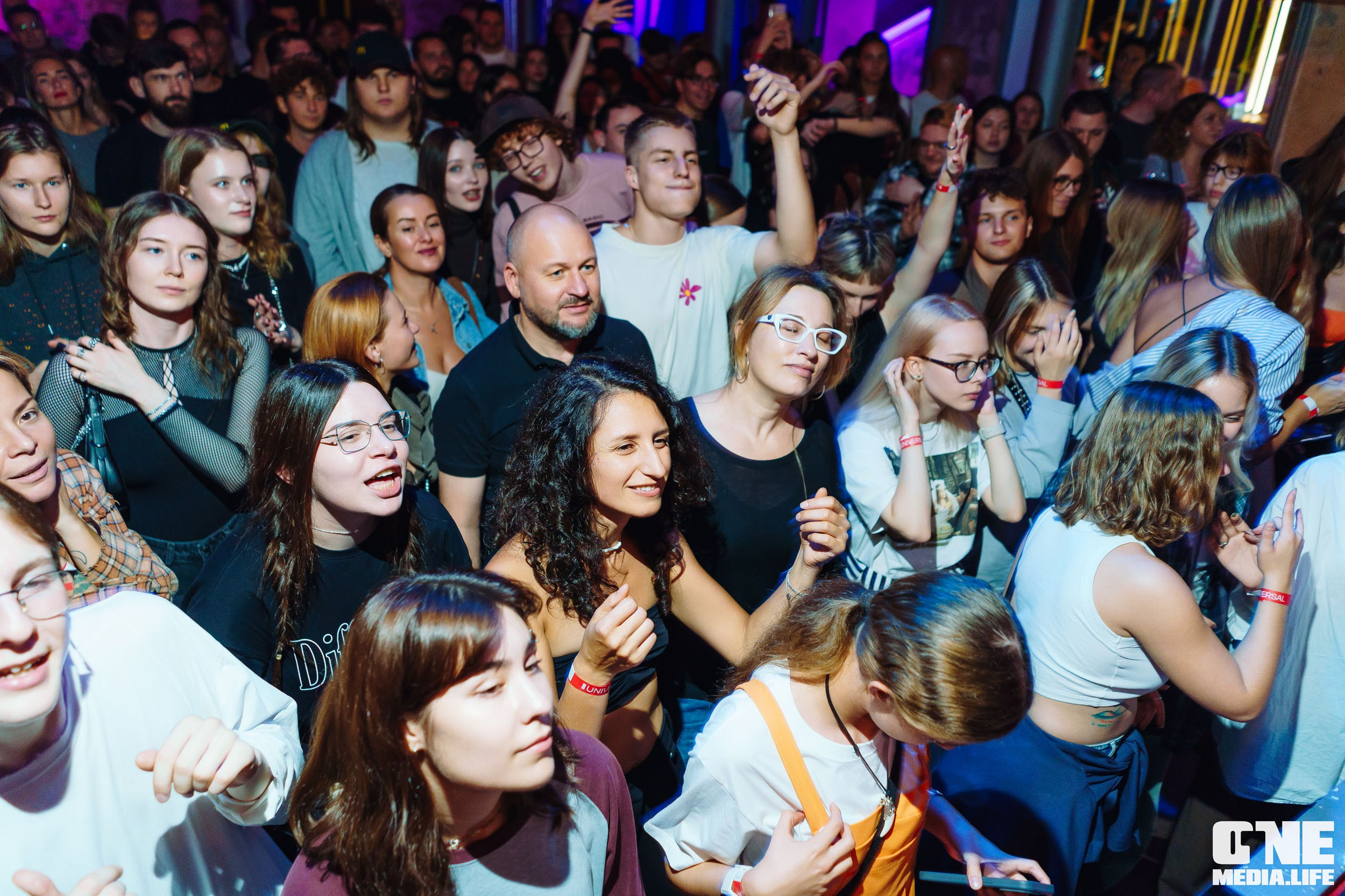 Фоторепортаж из клуба UNIVERSAL. One Media Life: фоторепортажи, фотоотчеты с мероприятий и заведений