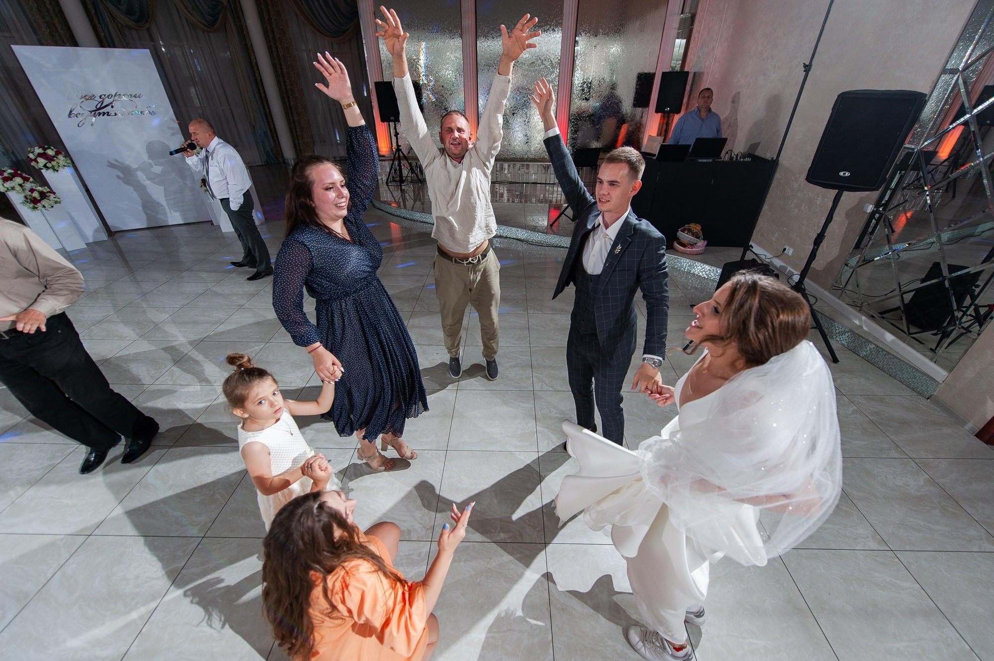 В белом платье. В Белом рояле. Свадебный и семейный фотограф в Омске Мормулев Михаил