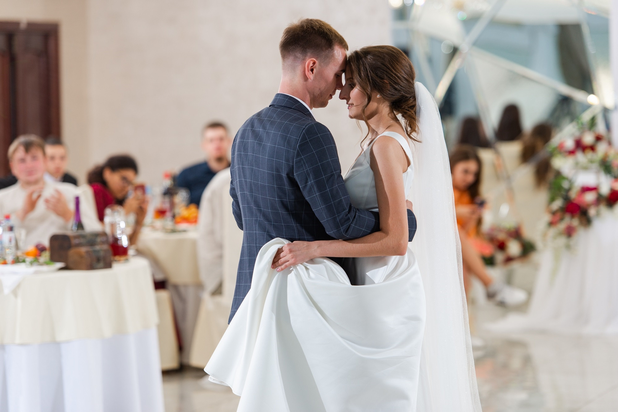 В белом платье. В Белом рояле. Свадебный и семейный фотограф в Омске Мормулев Михаил