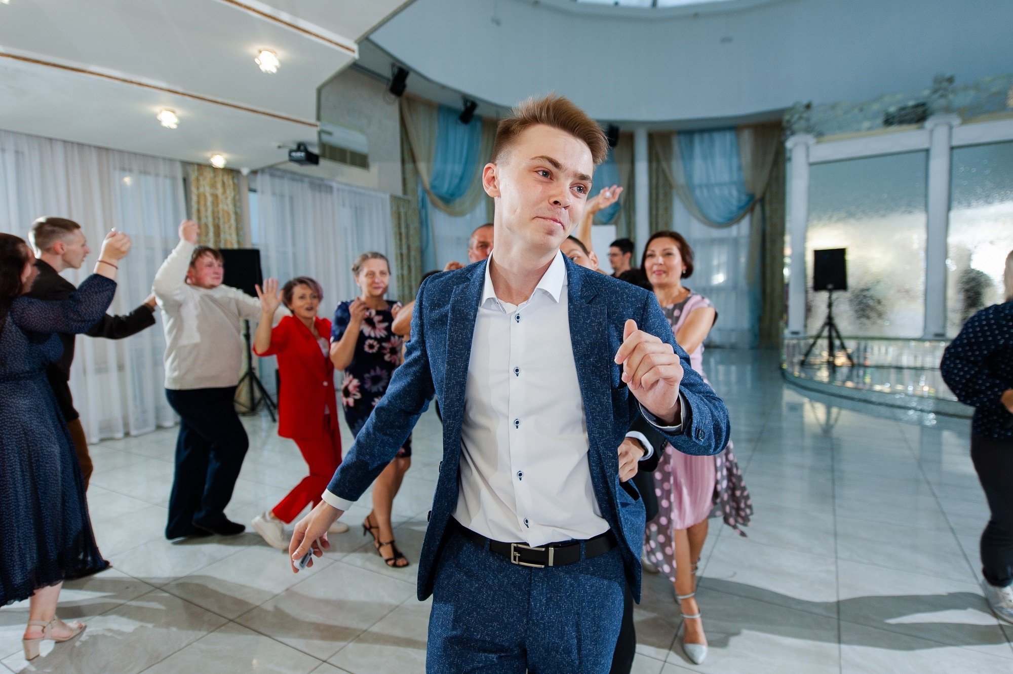 В белом платье. В Белом рояле. Свадебный и семейный фотограф в Омске Мормулев Михаил