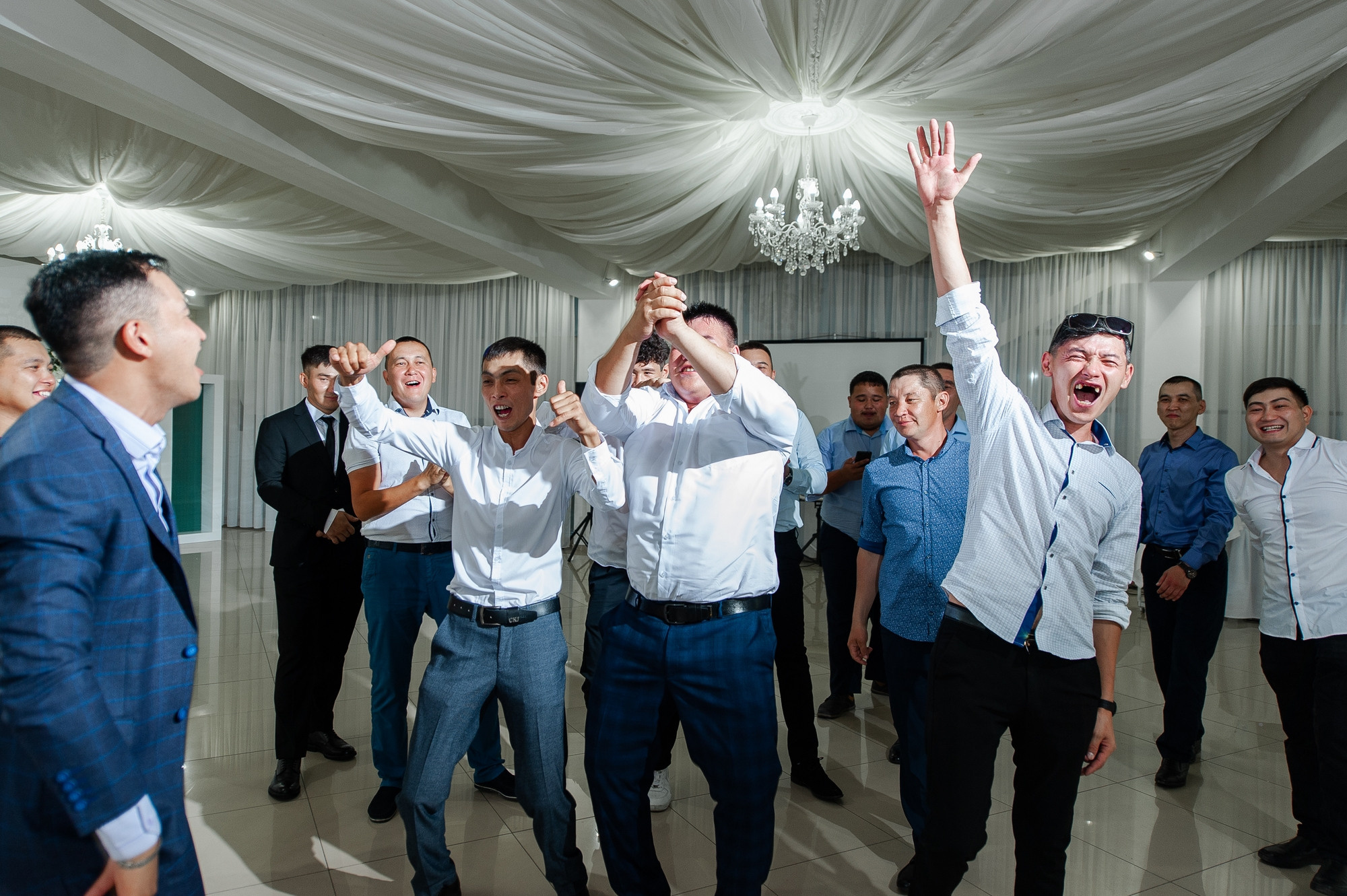 Лаконично. Стильно. Энергично. Свадебный и семейный фотограф в Омске Мормулев Михаил