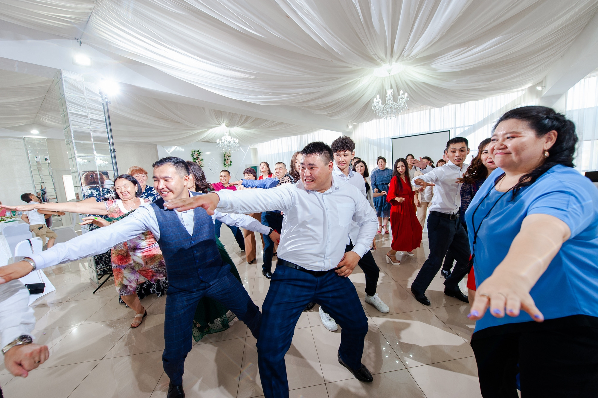 Лаконично. Стильно. Энергично. Свадебный и семейный фотограф в Омске Мормулев Михаил