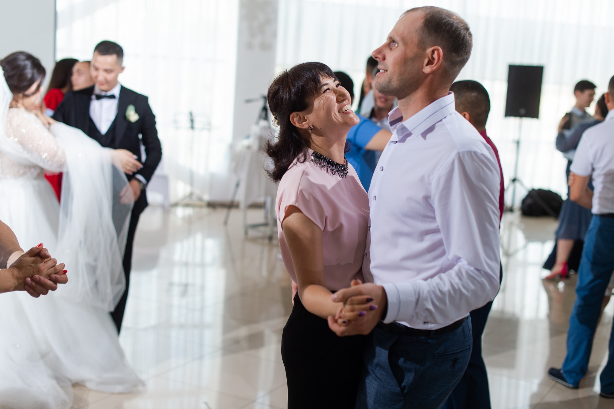 Лаконично. Стильно. Энергично. Свадебный и семейный фотограф в Омске Мормулев Михаил