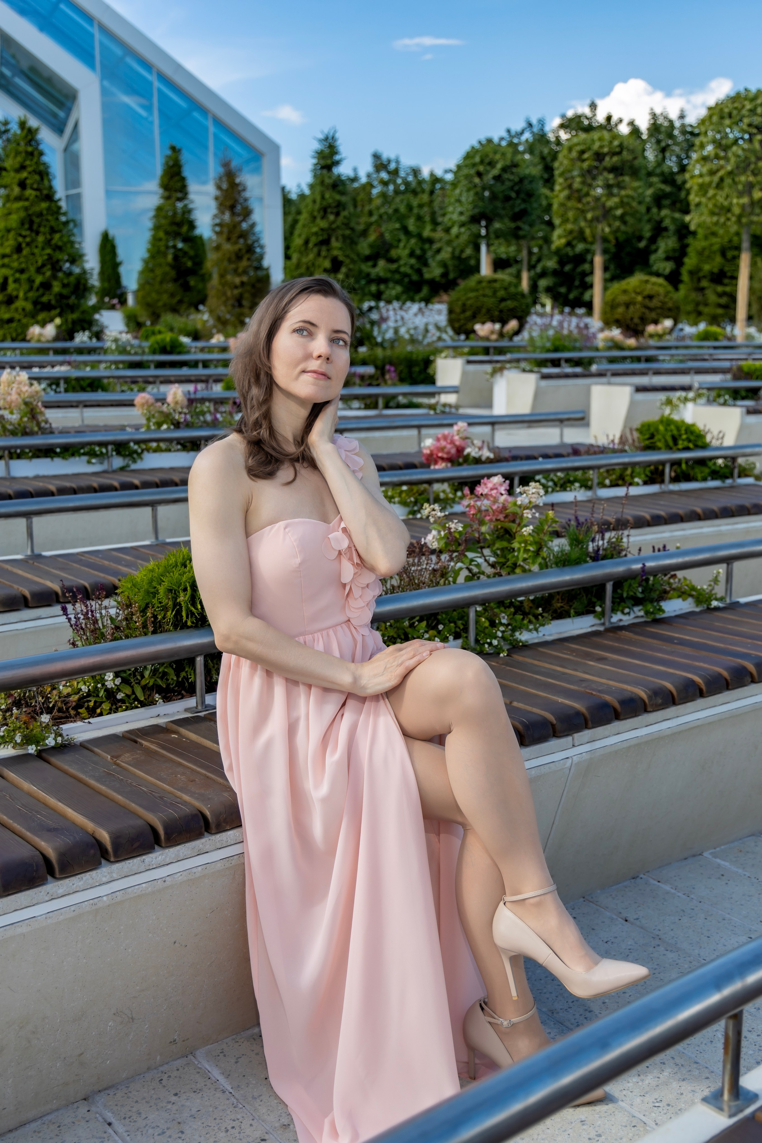 Фотосессия на новой набережной Коломенского: нежность, цветы и вдохновение. Репортажный, семейный и студийный фотограф в Москве Демин Алексей