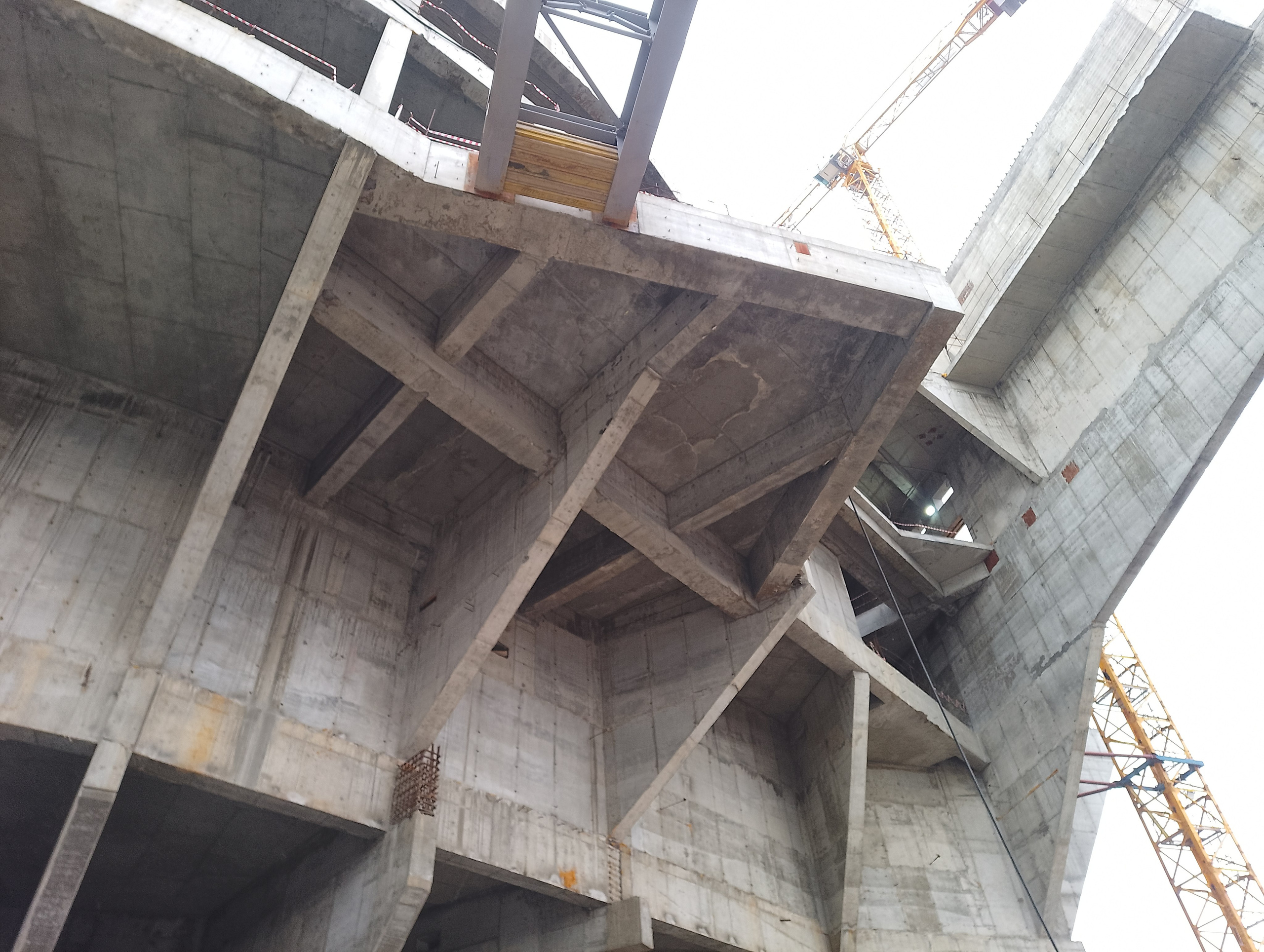 Поиск скрытых дефектов внутренней структуры бетона возводимых железобетонных конструкций, г. Кемерово. Ультразвуковое и георадарное обследование бетонных и железобетонных конструкций в Москве и МО