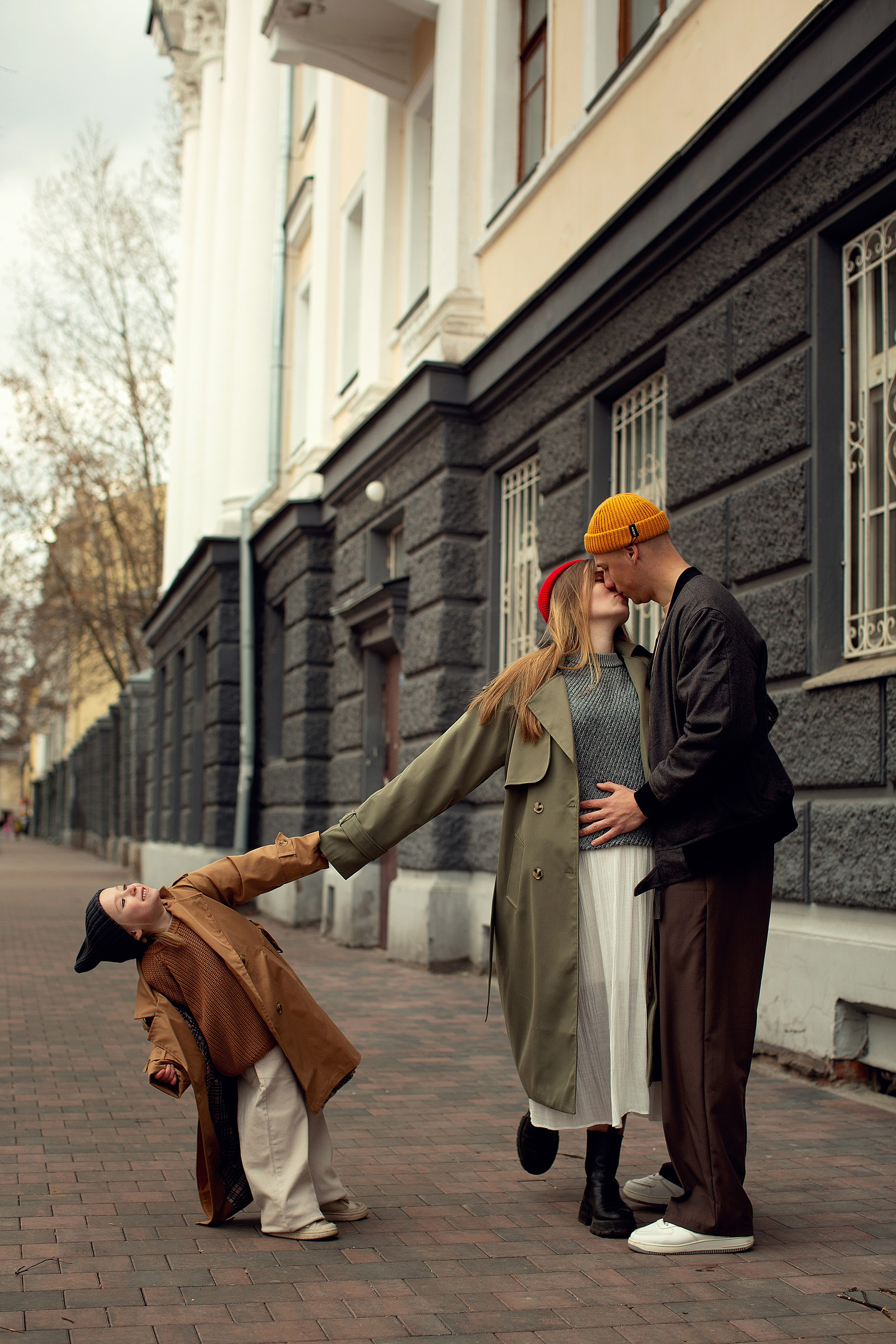 Яркая городская фотопрогулка семьи в ожидании второго малыша. Tatyana Nadezhdina Family photographer