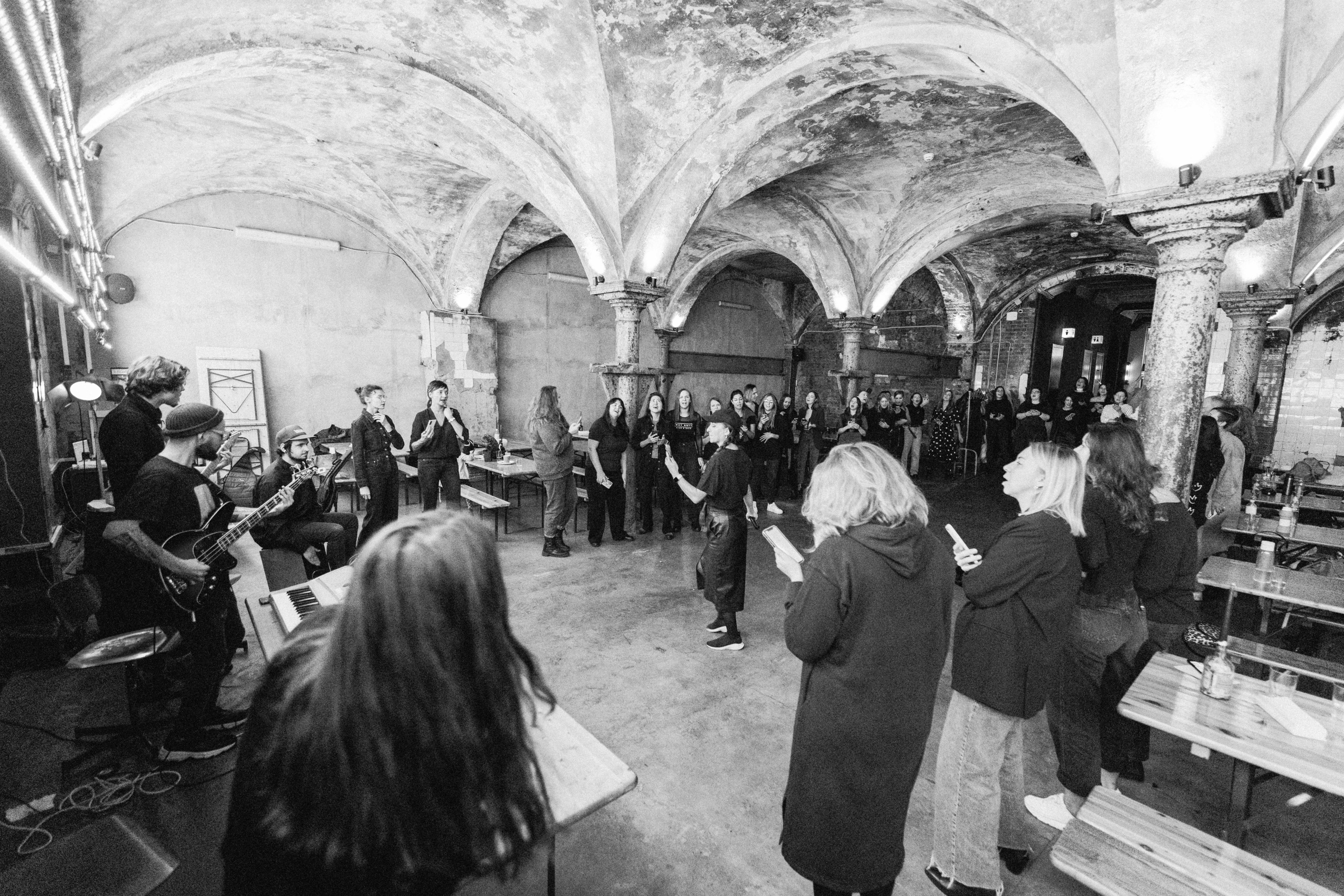 Нескучный хор в AF Brew Taproom. Фотограф Балаев Михаил