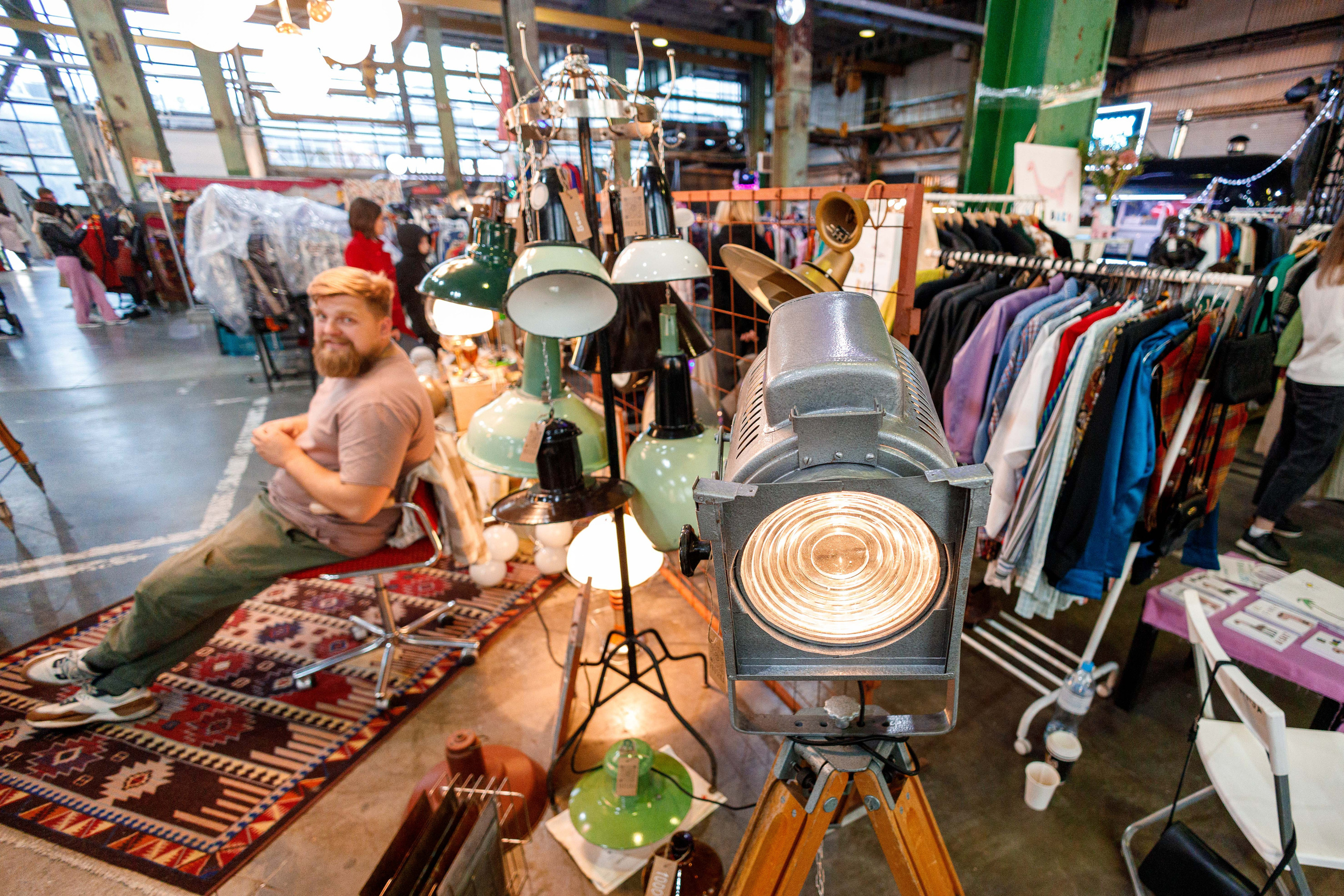 Рынок выходного дня и Гаражная распродажа в Севкабеле. Фотограф Балаев Михаил