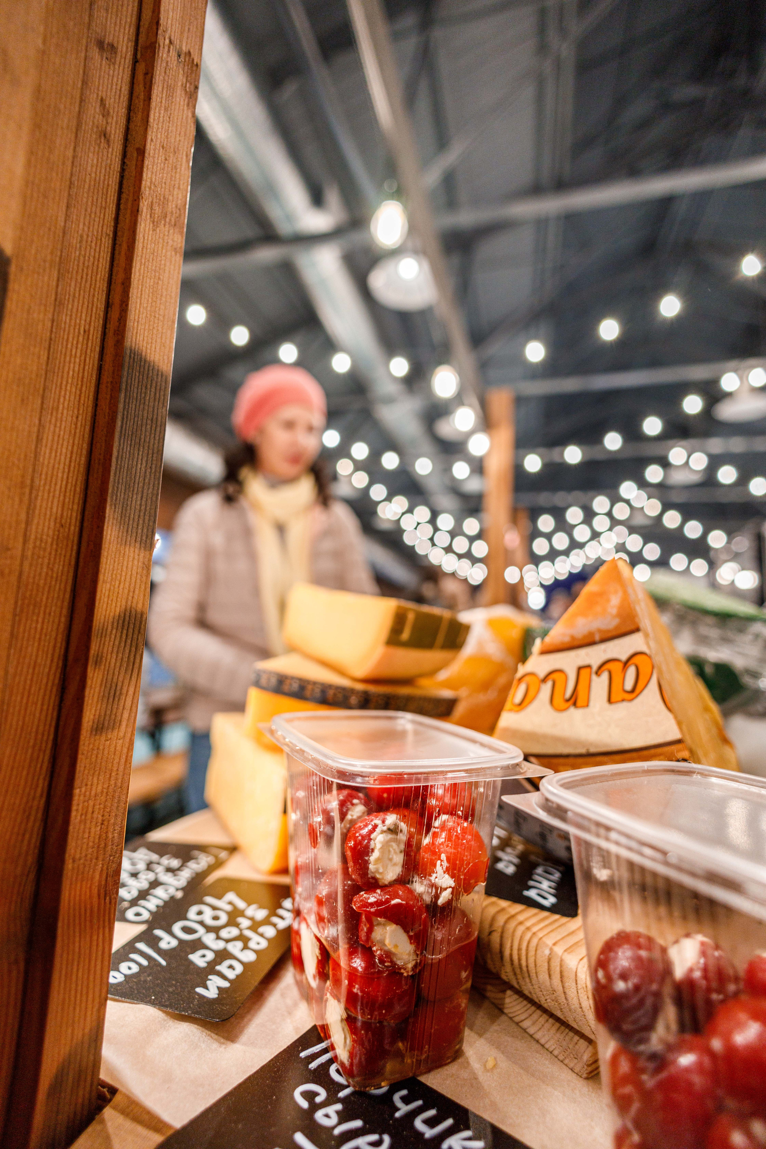 Рынок выходного дня и Гаражная распродажа в Севкабеле. Фотограф Балаев Михаил