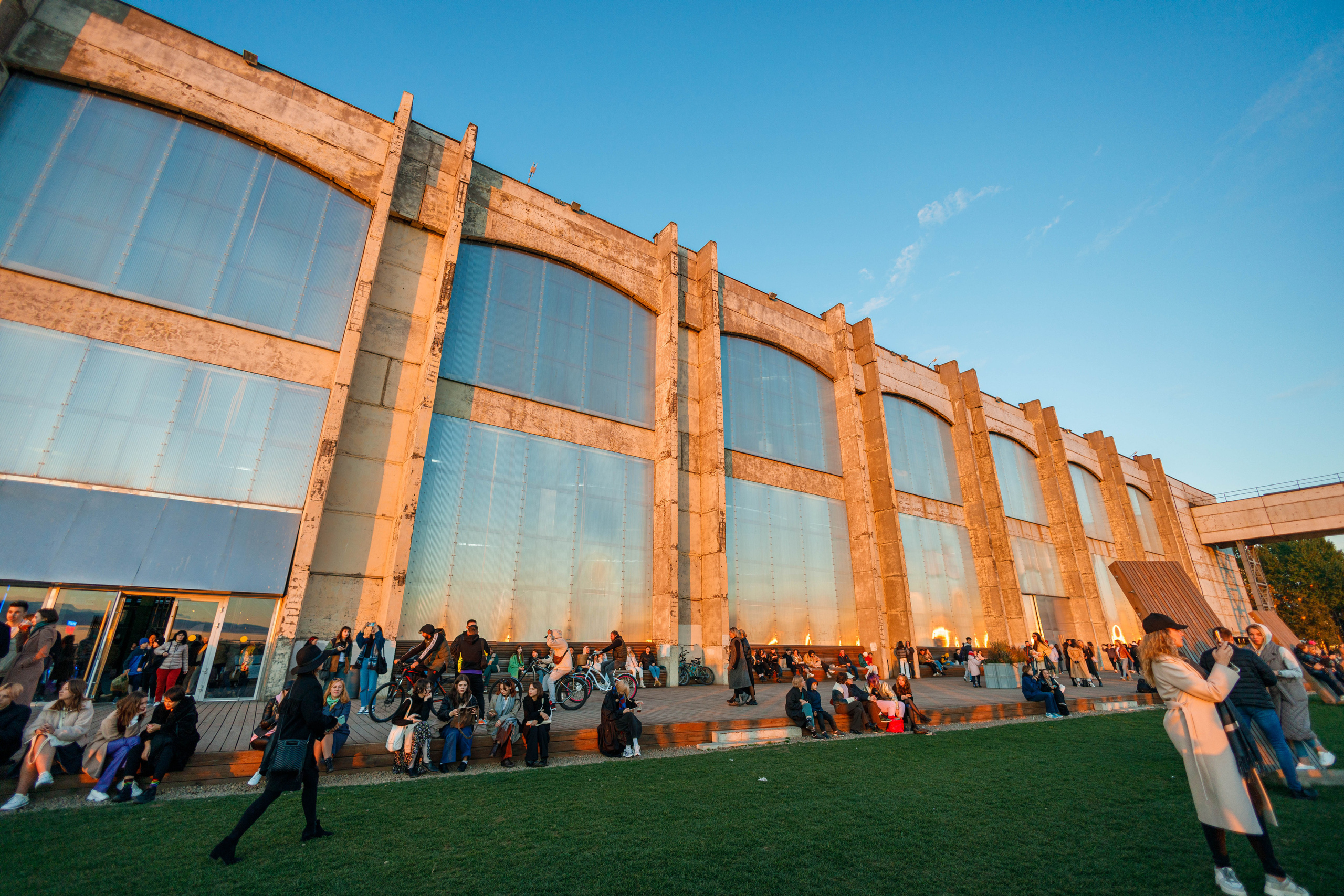 Рынок выходного дня и Гаражная распродажа в Севкабеле. Фотограф Балаев Михаил